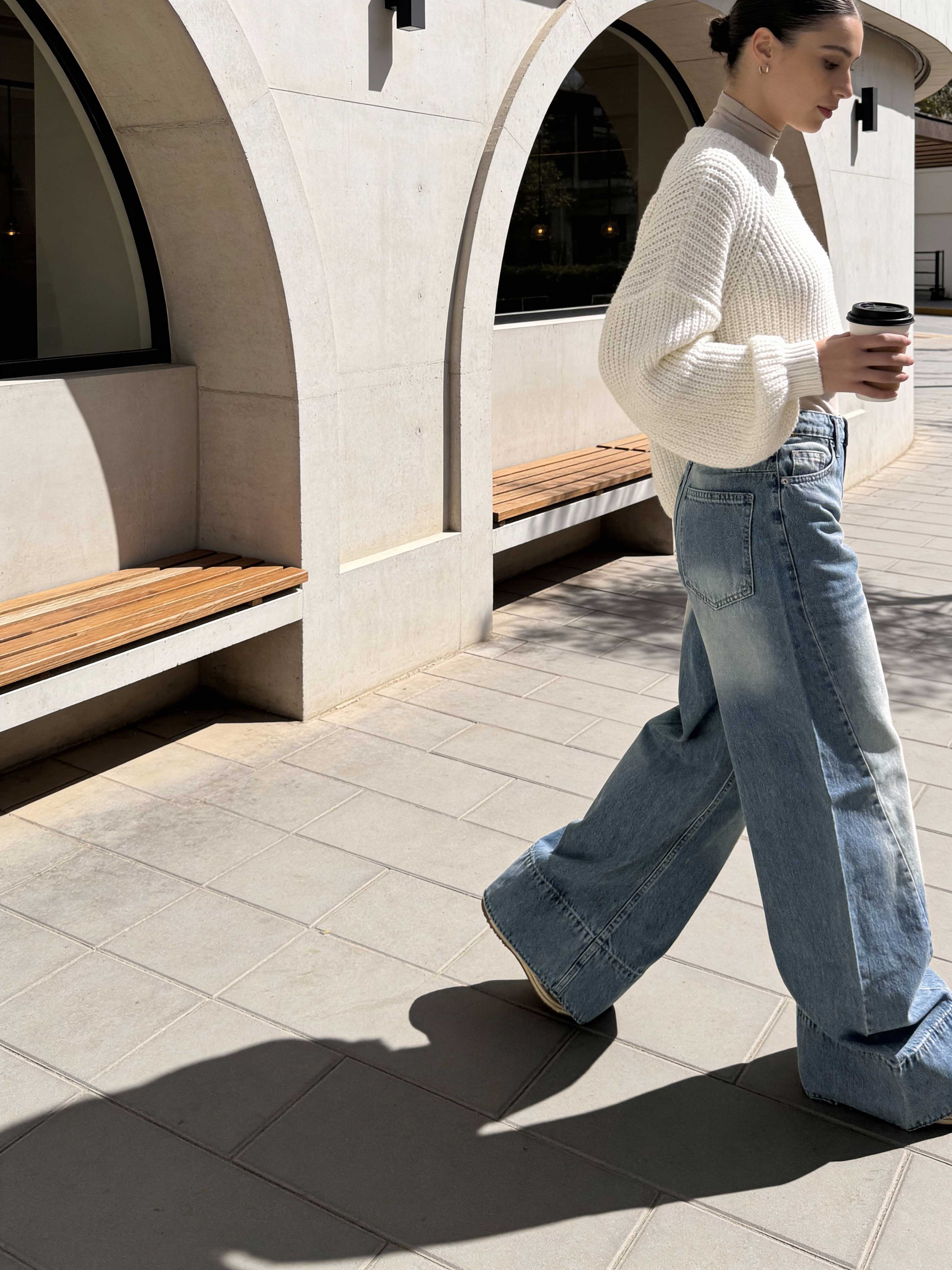 Extreme Wide Leg – High-Waist Light Vintage Blue Jeans