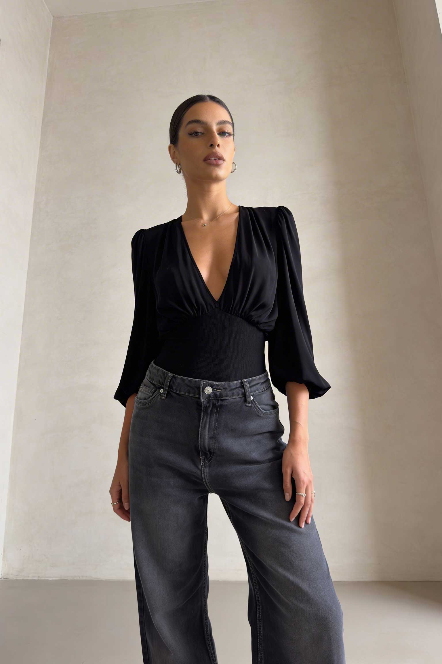 Wide-Leg – High-Waist Washed Black Jeans