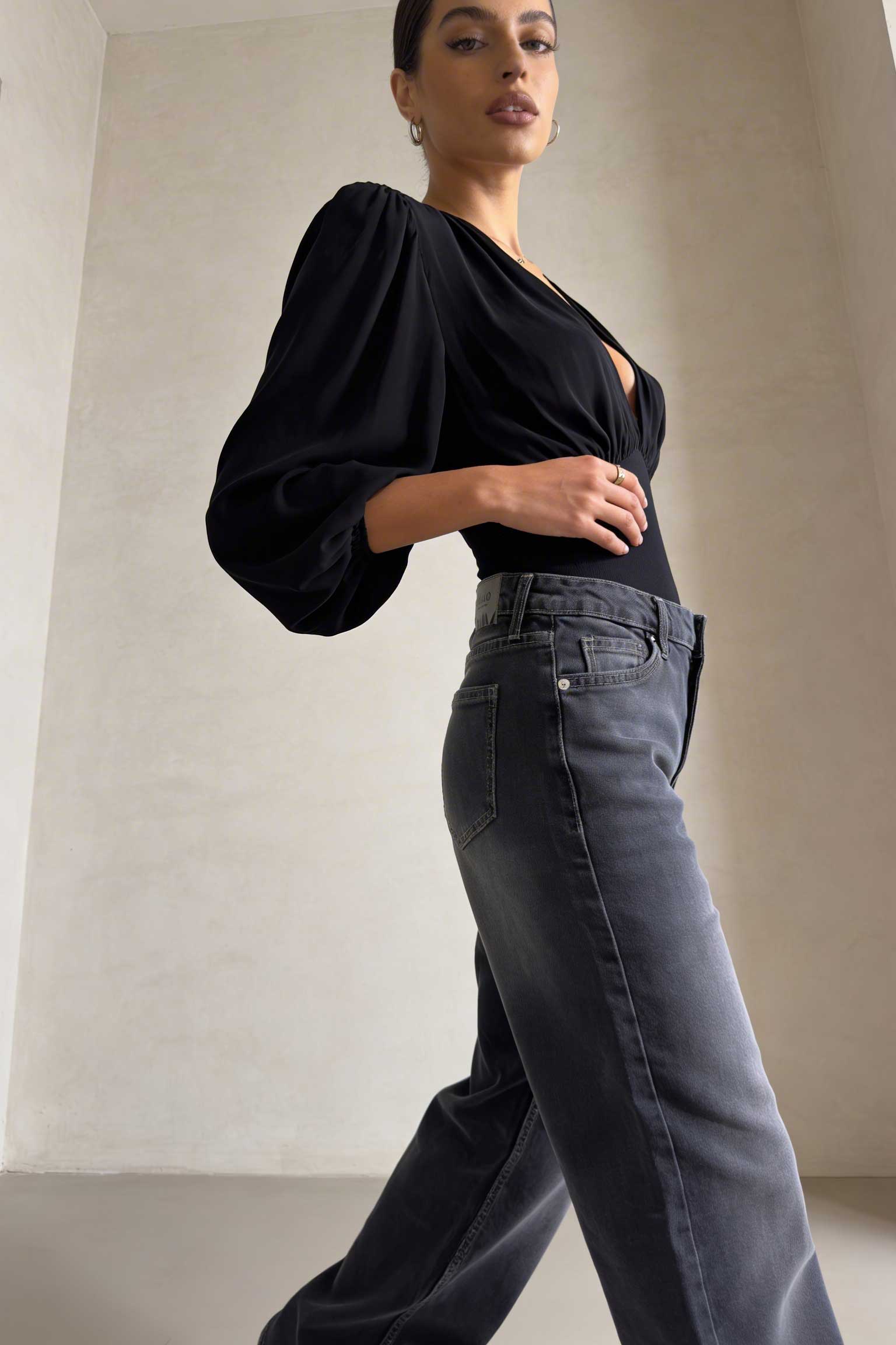 Wide-Leg – High-Waist Washed Black Jeans