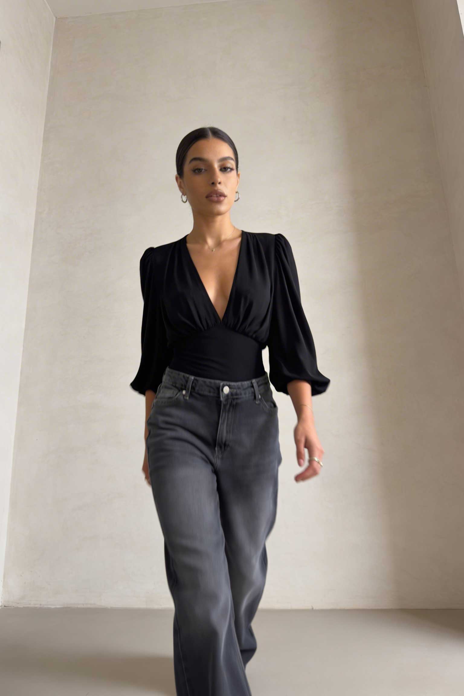 Wide-Leg – High-Waist Washed Black Jeans