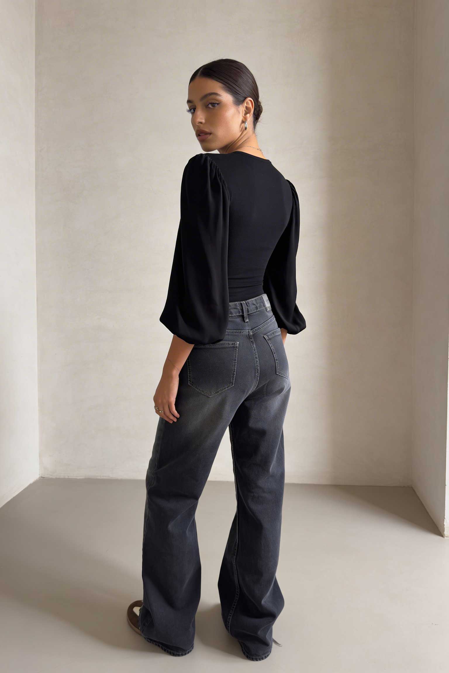 Wide-Leg – High-Waist Washed Black Jeans