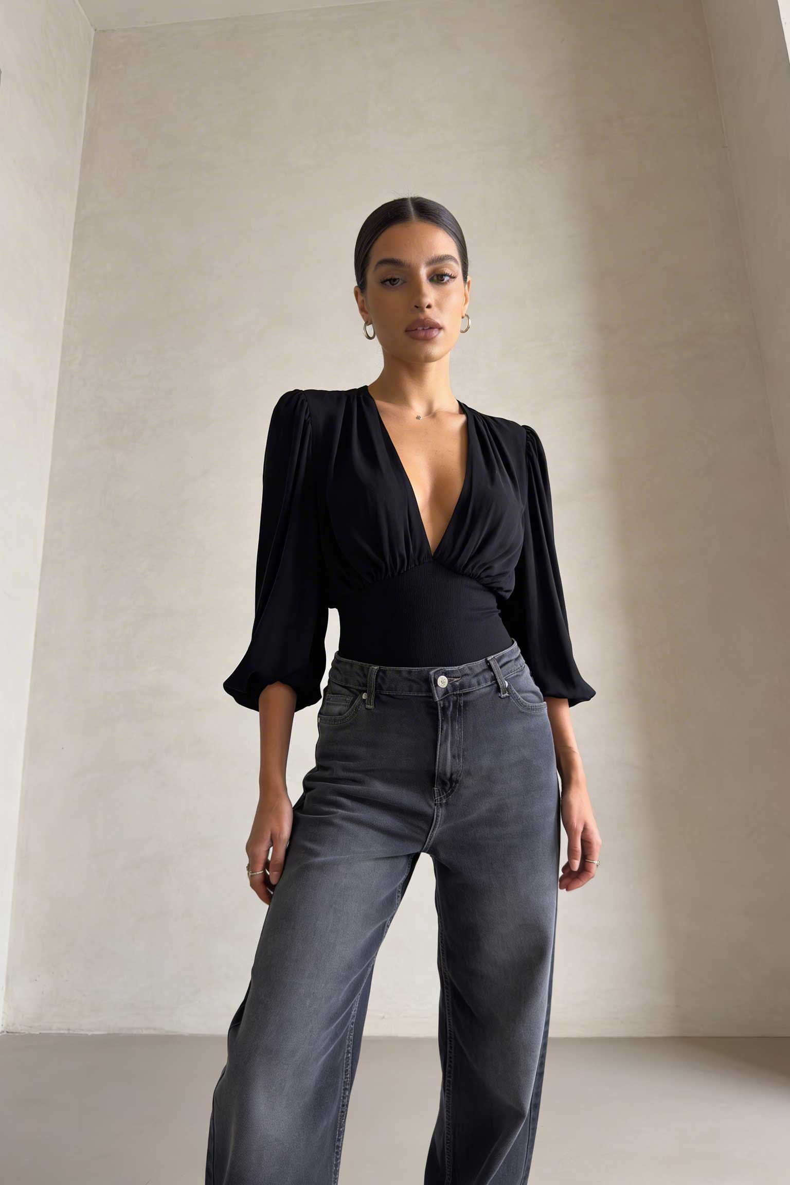 Wide-Leg – High-Waist Washed Black Jeans