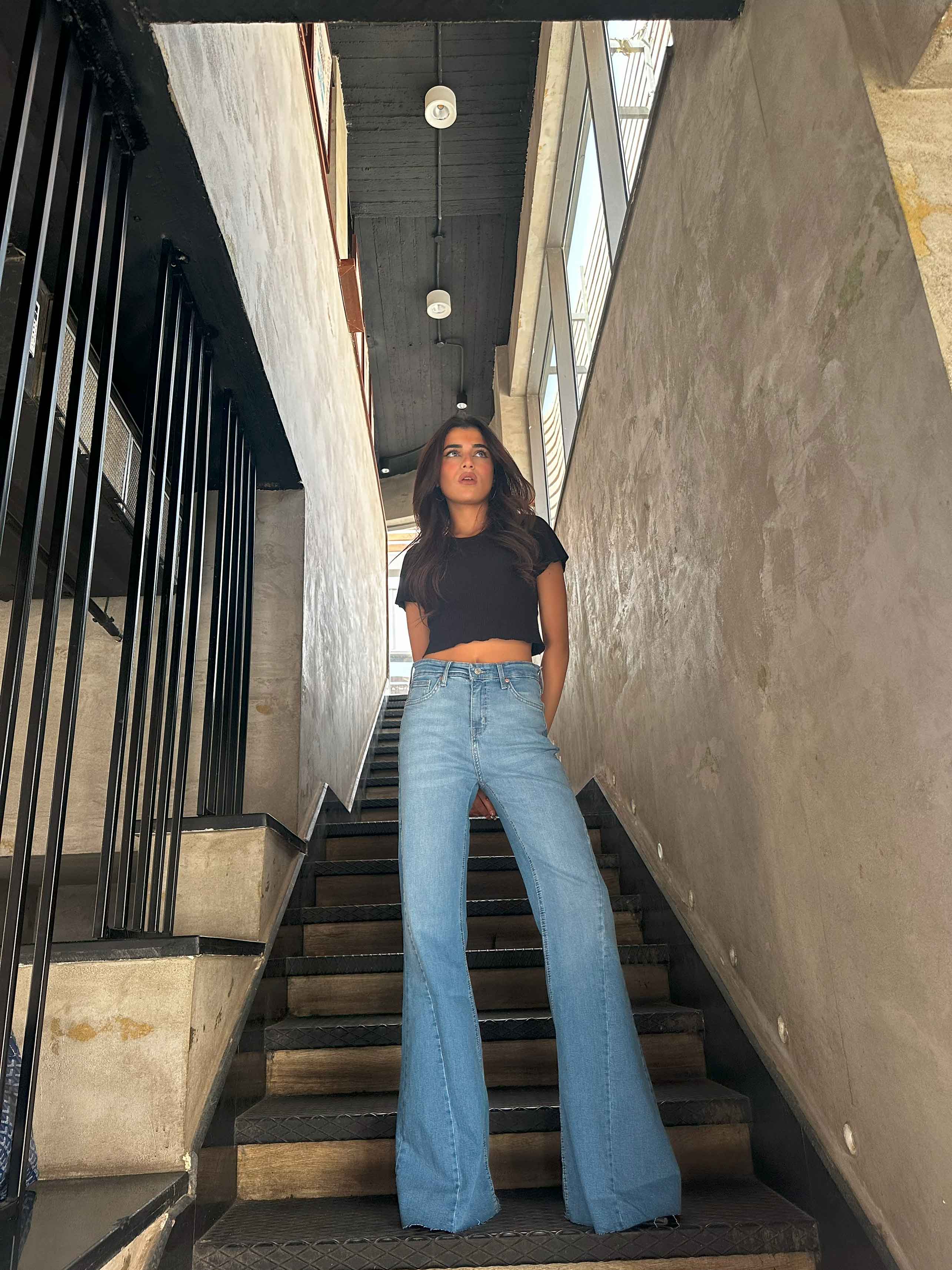 Super Flared - Light Blue Wash High-Waisted Jeans. Flare CIZARO - Cizaro Jeans