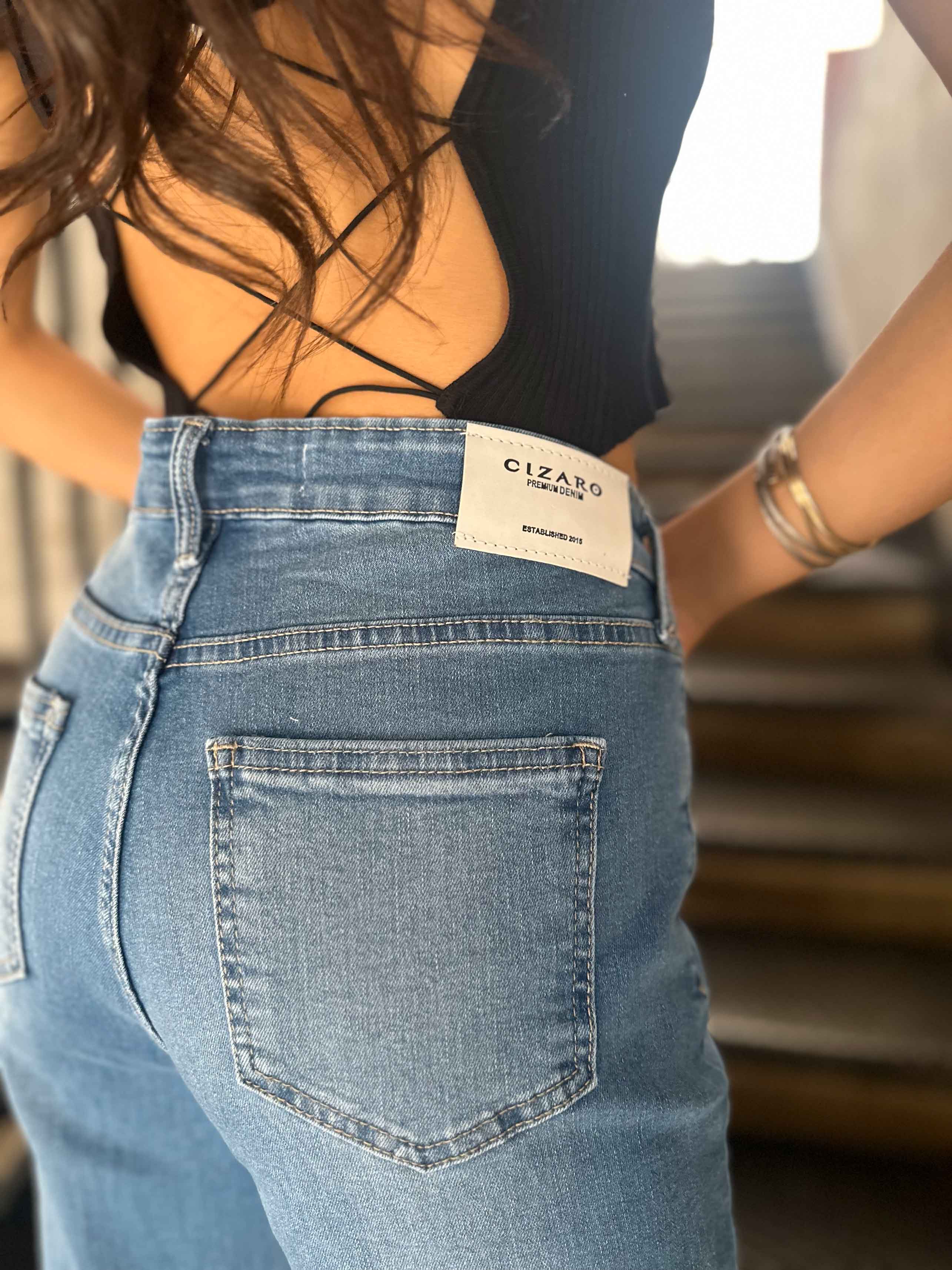 Super Flared - Light Blue Wash High-Waisted Jeans. Flare CIZARO - Cizaro Jeans