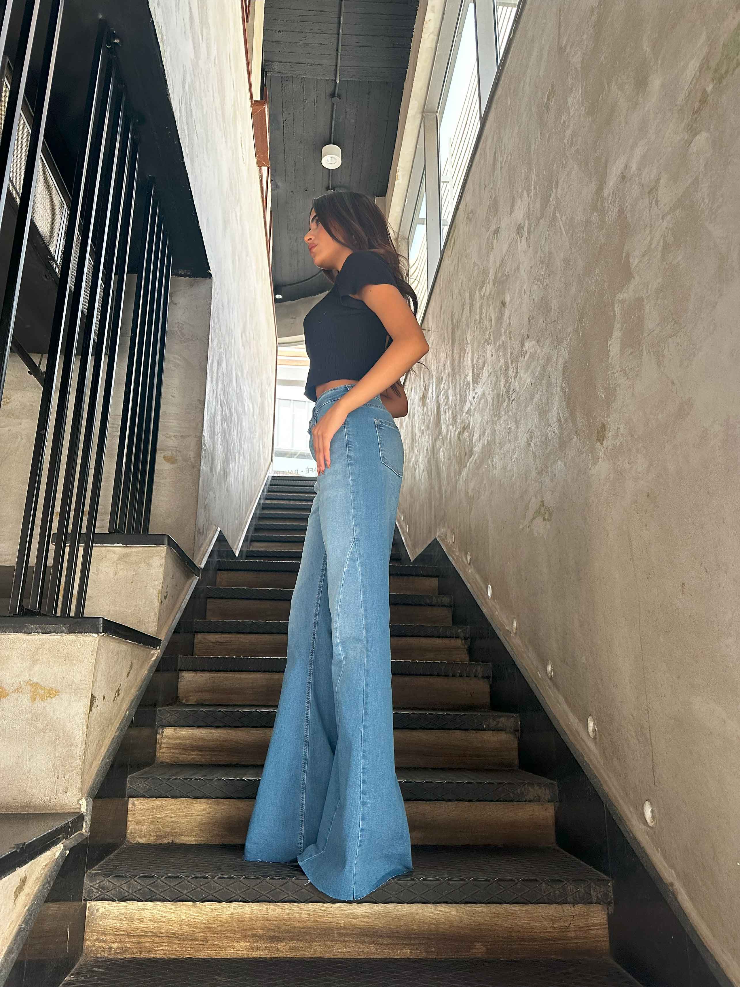 Super Flared - Light Blue Wash High-Waisted Jeans. Flare CIZARO - Cizaro Jeans