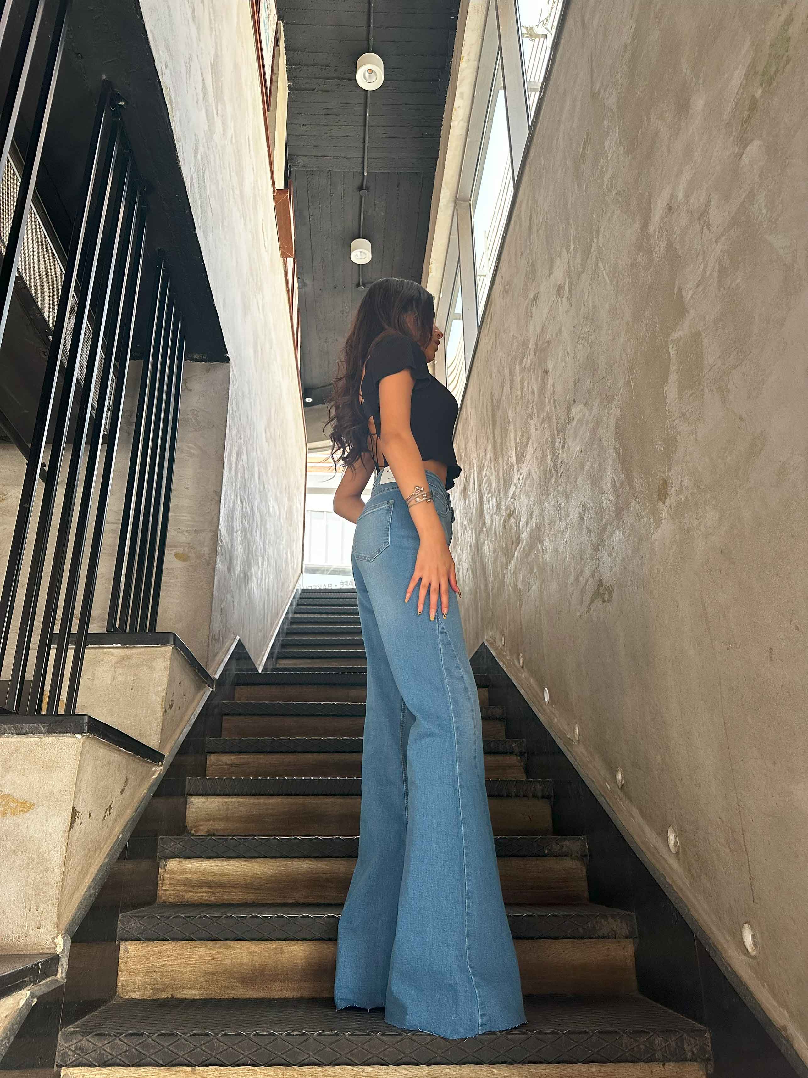 Super Flared - Light Blue Wash High-Waisted Jeans. Flare CIZARO - Cizaro Jeans