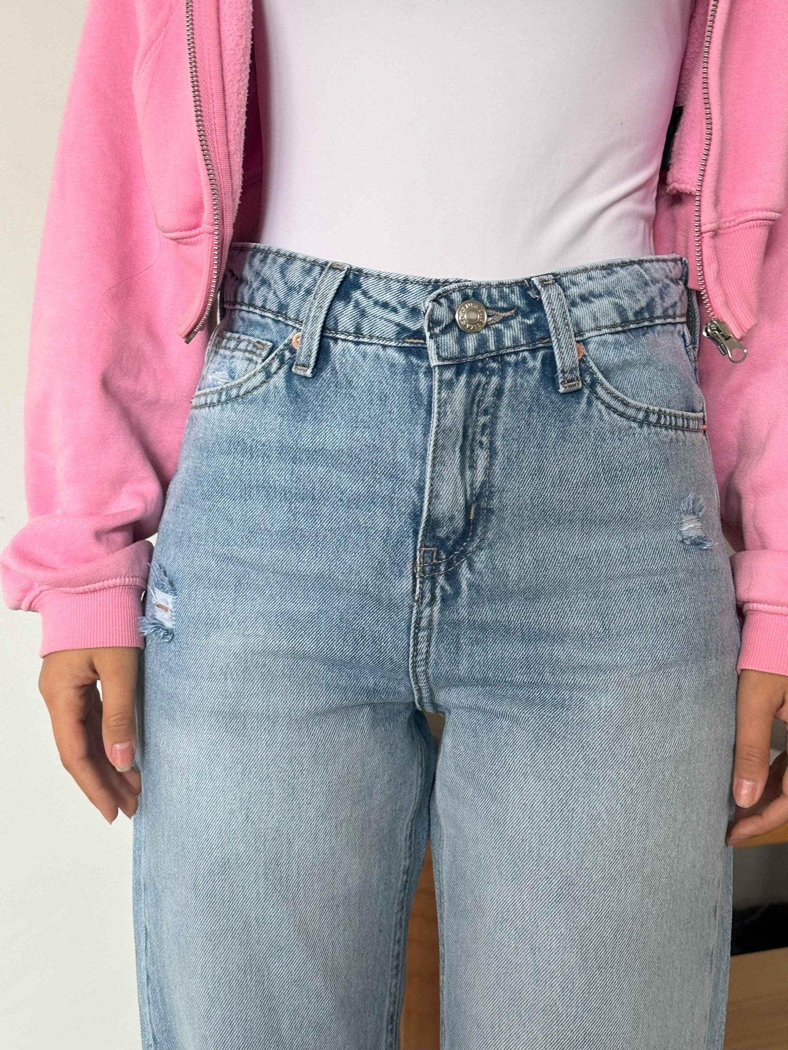 Straight Leg - Light Iced Blue Wash Jeans. Straight-Leg CIZARO - Cizaro Jeans