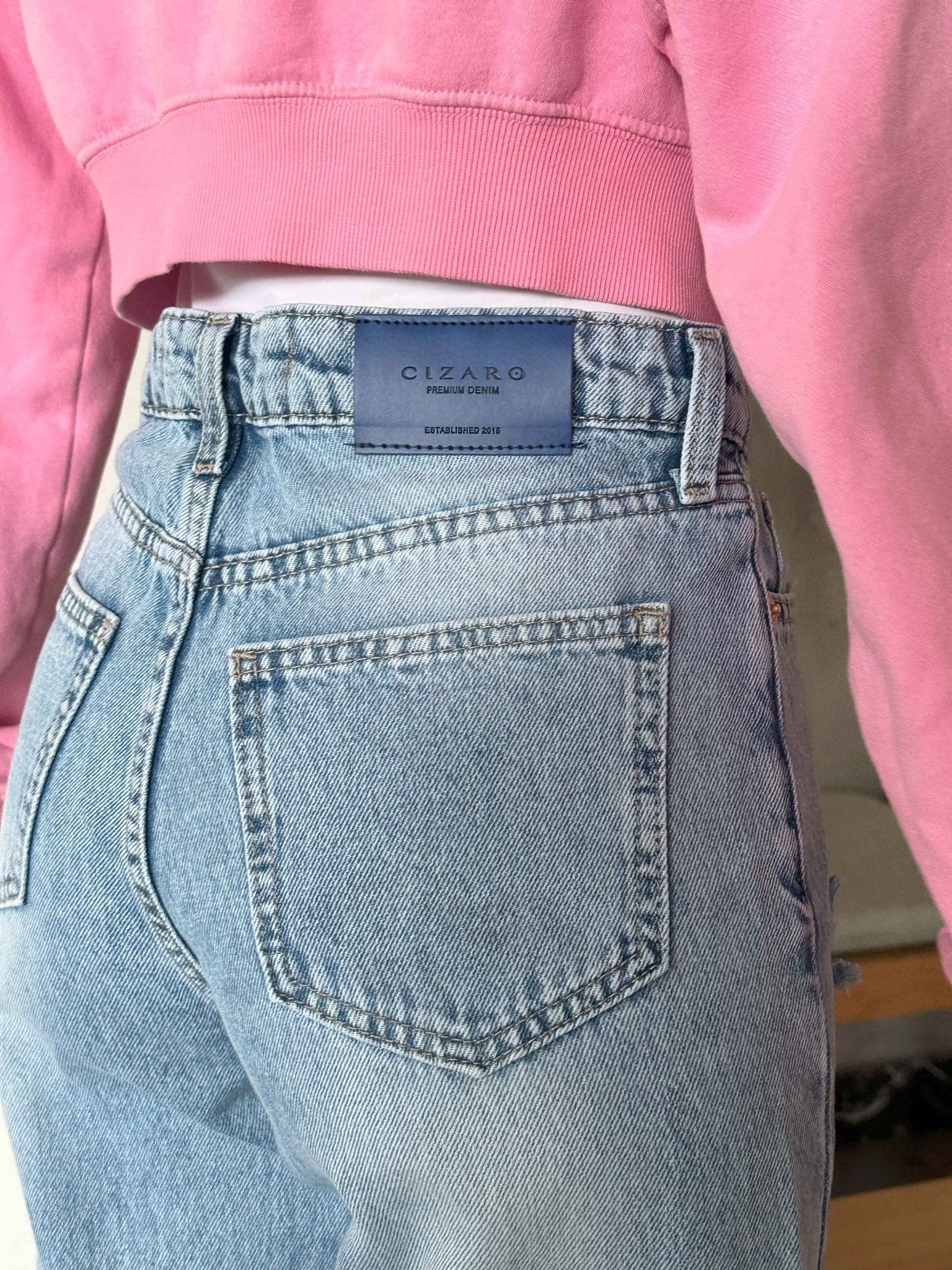 Straight Leg - Light Iced Blue Wash Jeans. Straight-Leg CIZARO - Cizaro Jeans