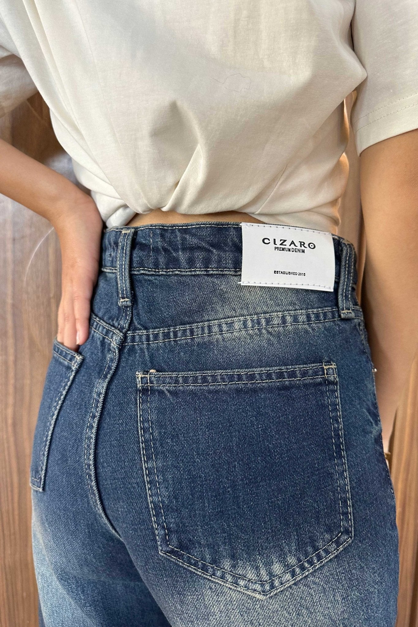 Straight-Leg - High-Waist Dark Wash Raw Hem Jeans Straight-Leg CIZARO - Cizaro Jeans