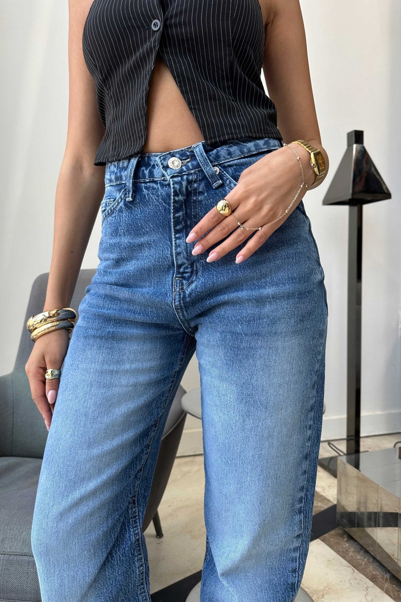 Ultra Comfort | Straight-Leg - High-Waist Raw Hem Medium Blue Wash Jeans Straight-Leg CIZARO - Cizaro Jeans
