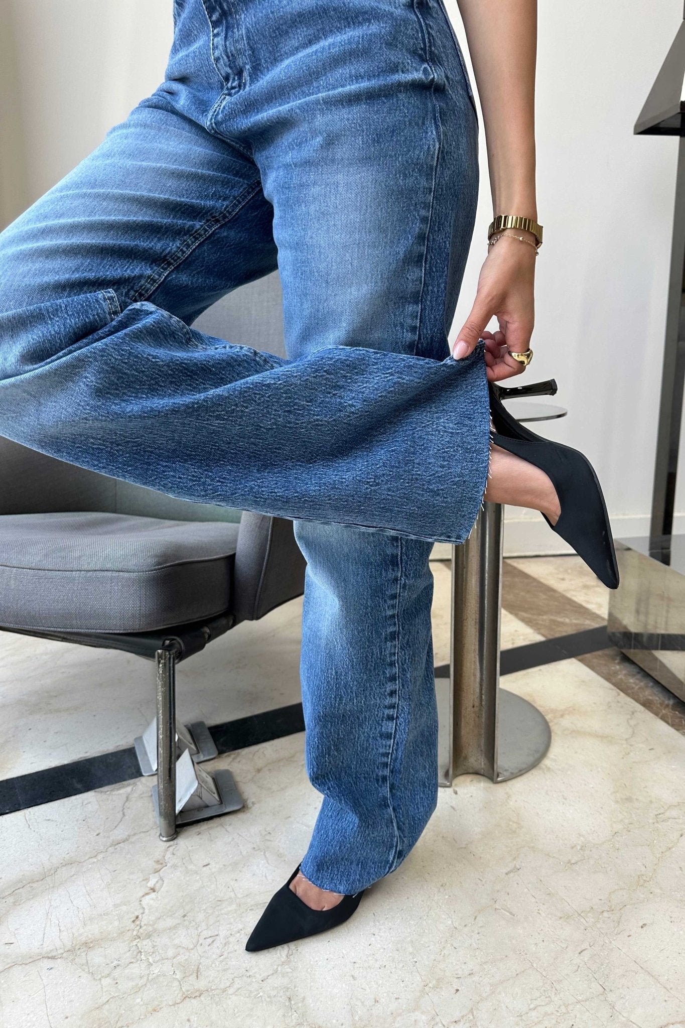 Ultra Comfort | Straight-Leg - High-Waist Raw Hem Medium Blue Wash Jeans Straight-Leg CIZARO - Cizaro Jeans
