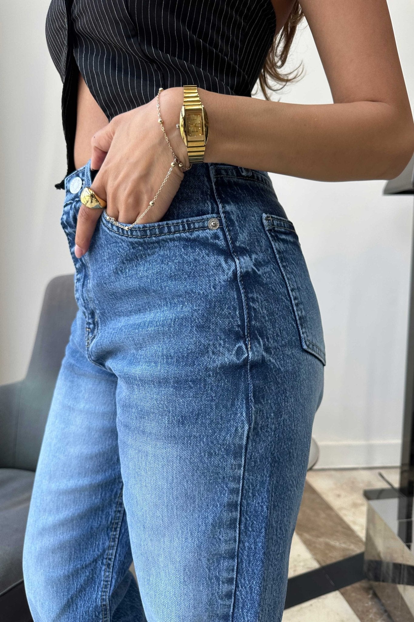 Ultra Comfort | Straight-Leg - High-Waist Raw Hem Medium Blue Wash Jeans Straight-Leg CIZARO - Cizaro Jeans