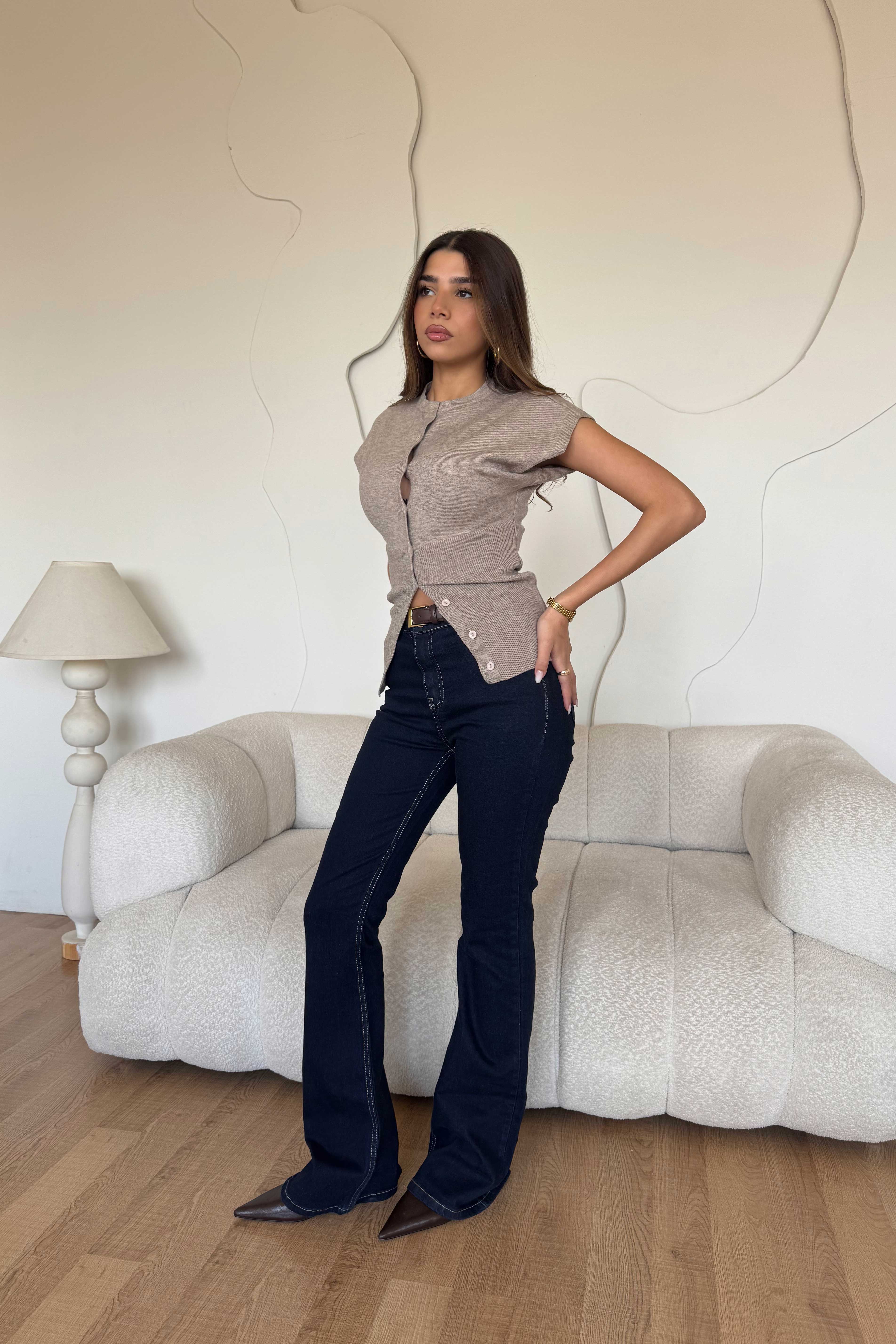 Flare – Mid-Rise Raw Denim Jeans