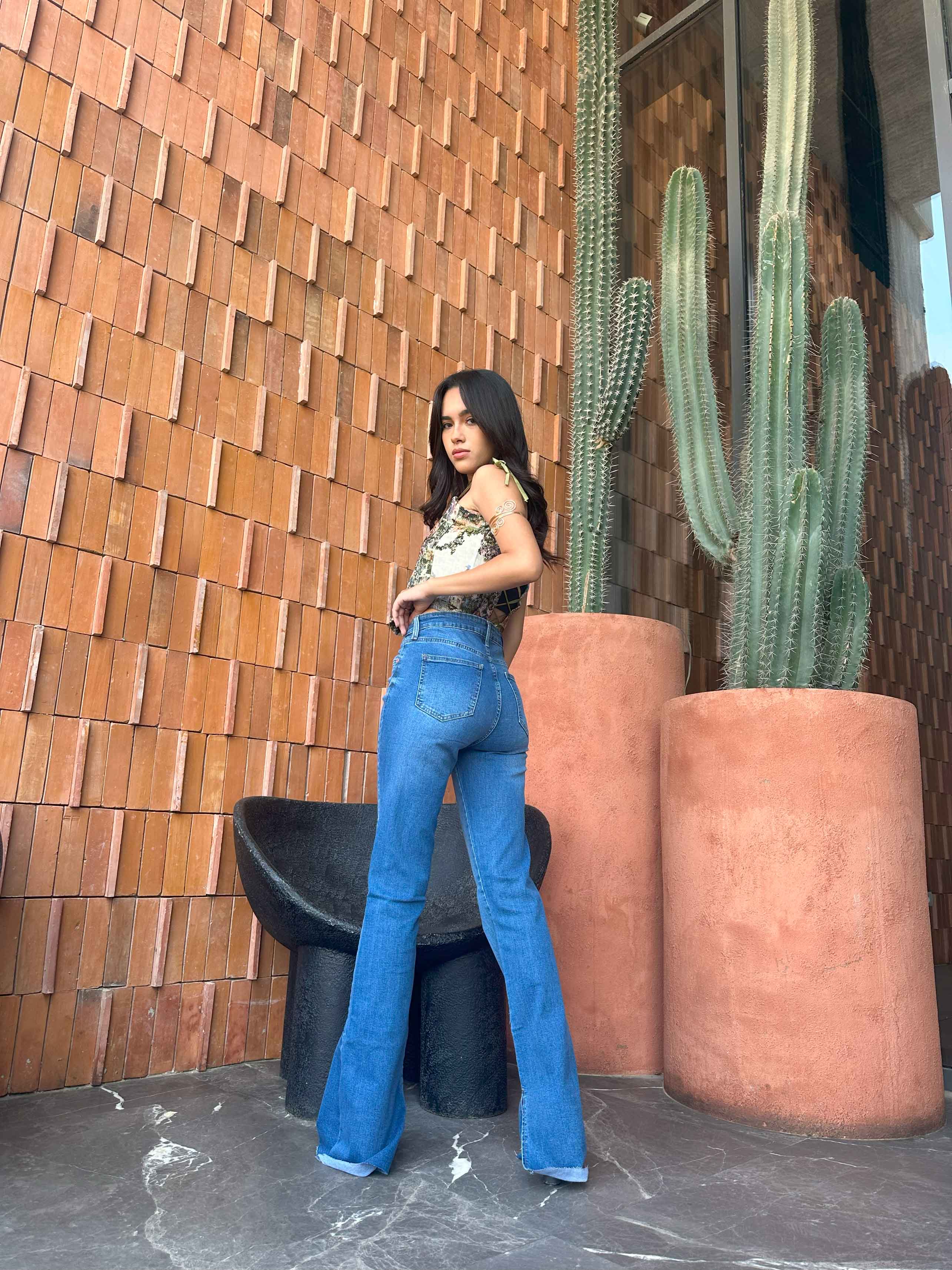 Flared - Mid Blue Split Hem. Flare CIZARO - Cizaro Jeans
