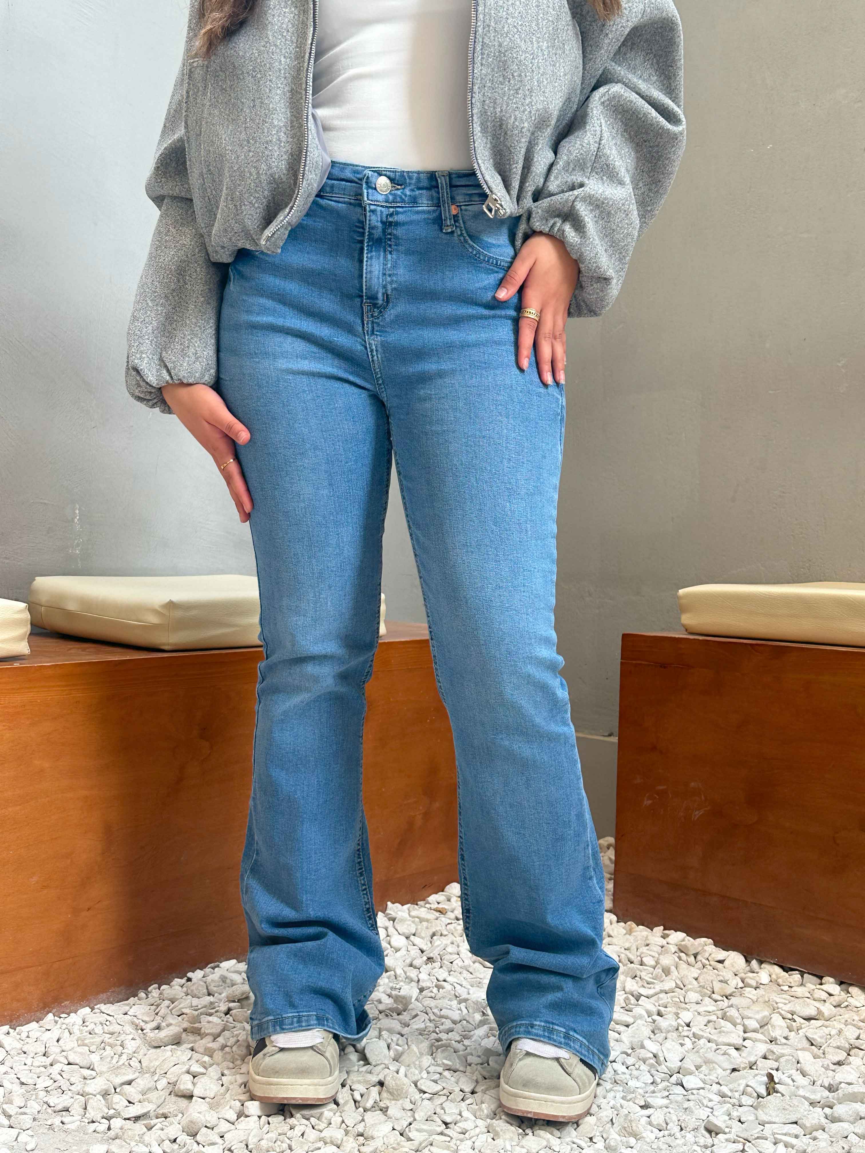Flared - Medium Blue Wash Jeans. Flare CIZARO - Cizaro Jeans