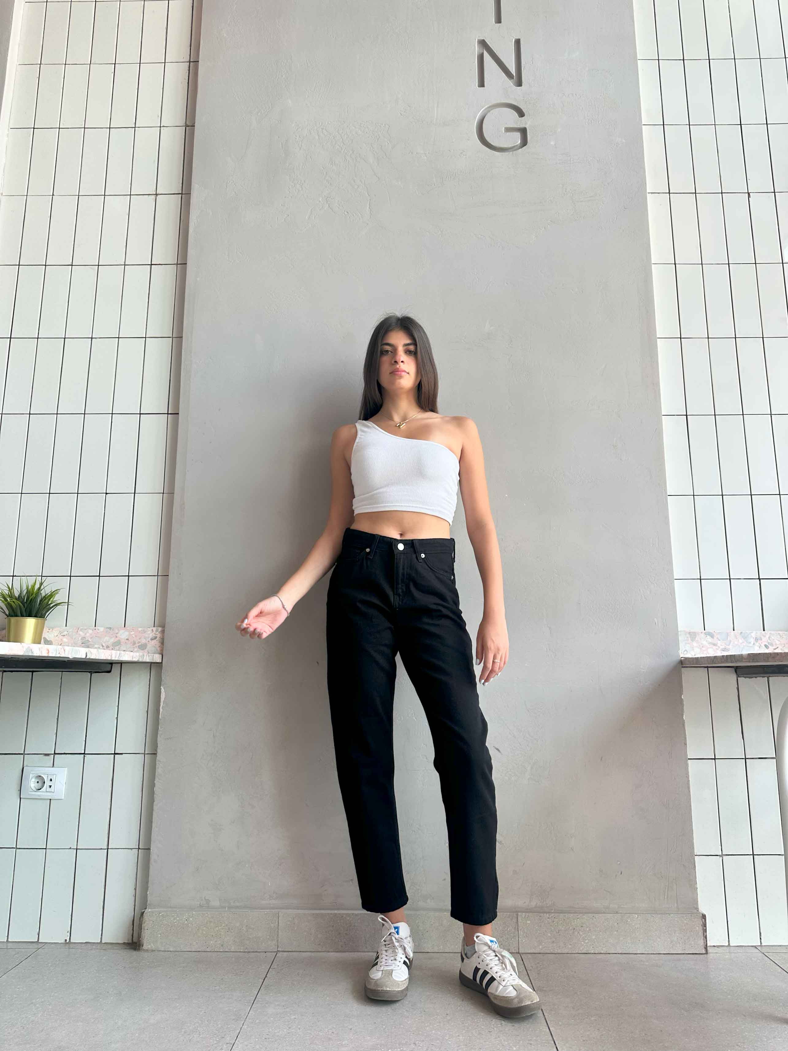 Mom-Fit - High-Waist Black. Mom-Fit CIZARO - Cizaro Jeans