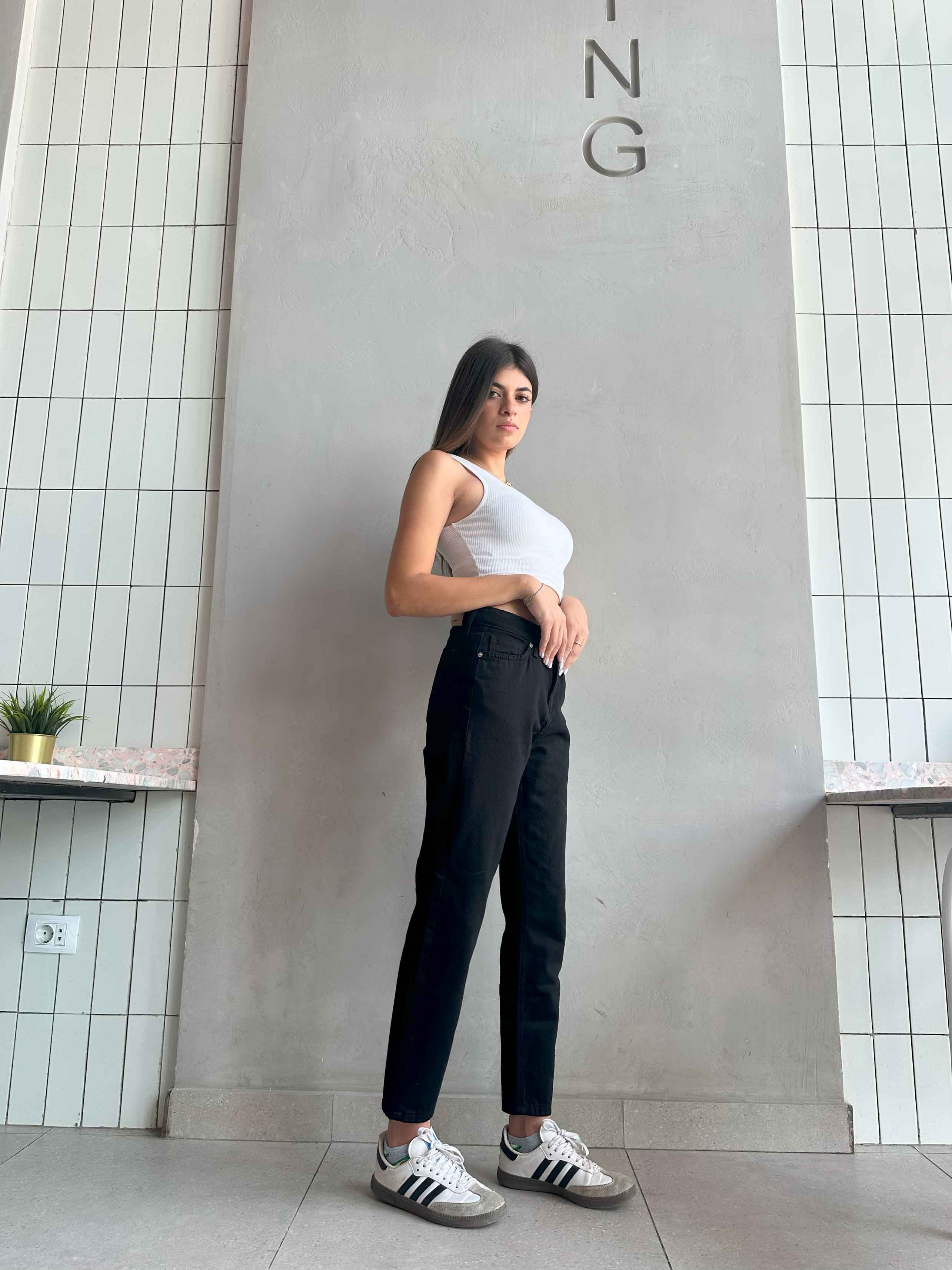 Mom-Fit - High-Waist Black. Mom-Fit CIZARO - Cizaro Jeans