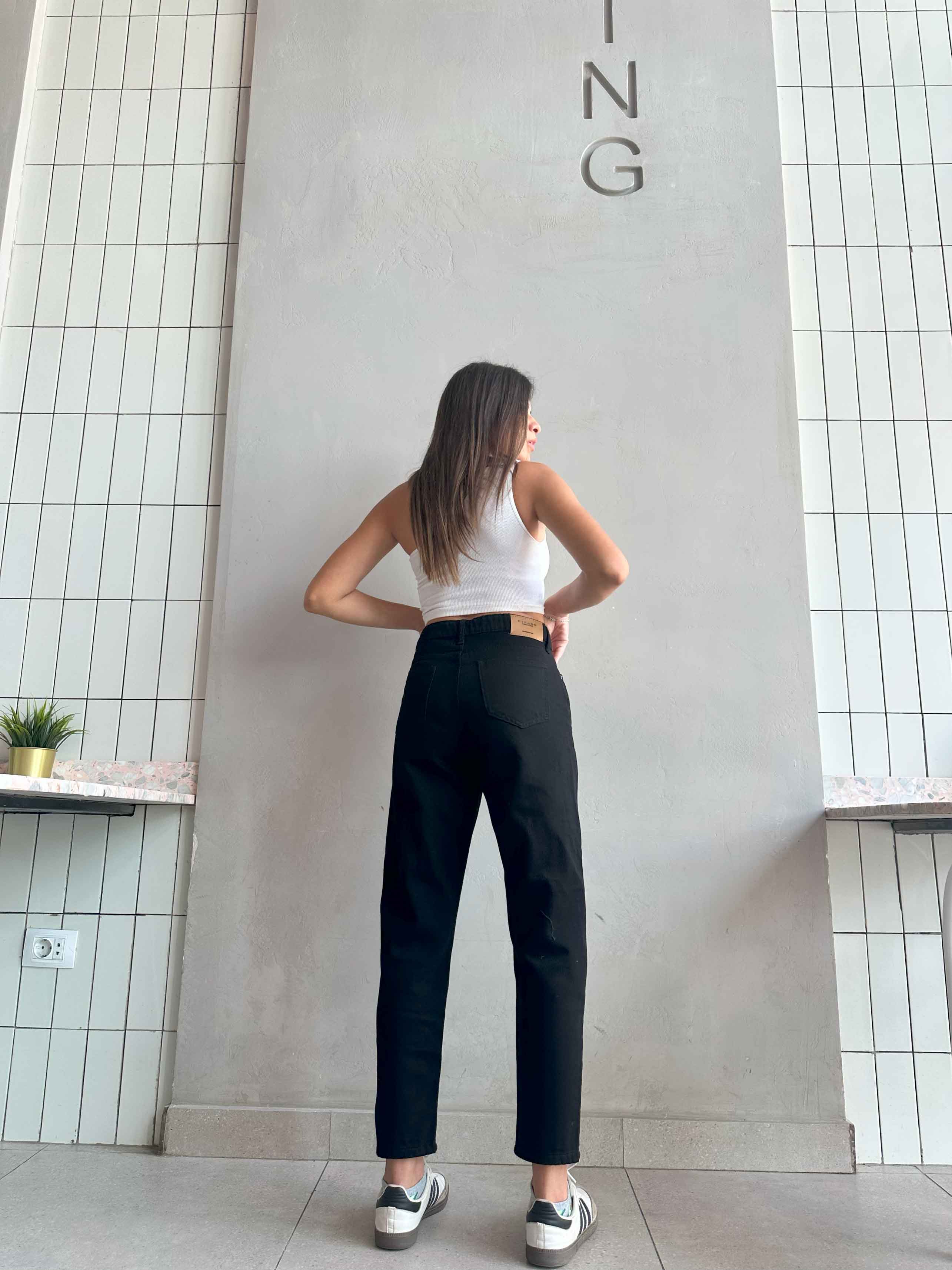 Mom-Fit - High-Waist Black. Mom-Fit CIZARO - Cizaro Jeans