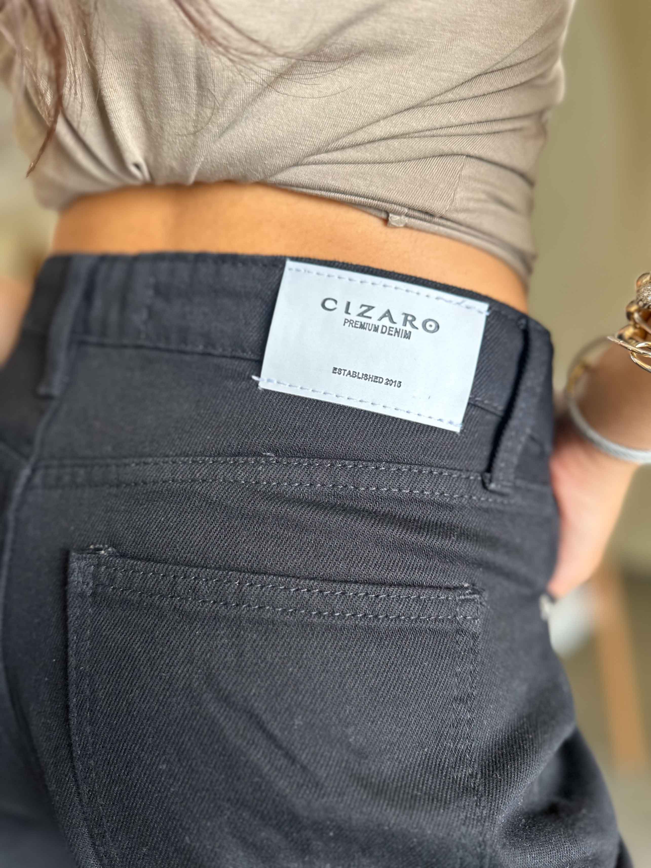 Straight - Classic Black Relaxed Fit Jeans. Straight-Leg CIZARO - Cizaro Jeans