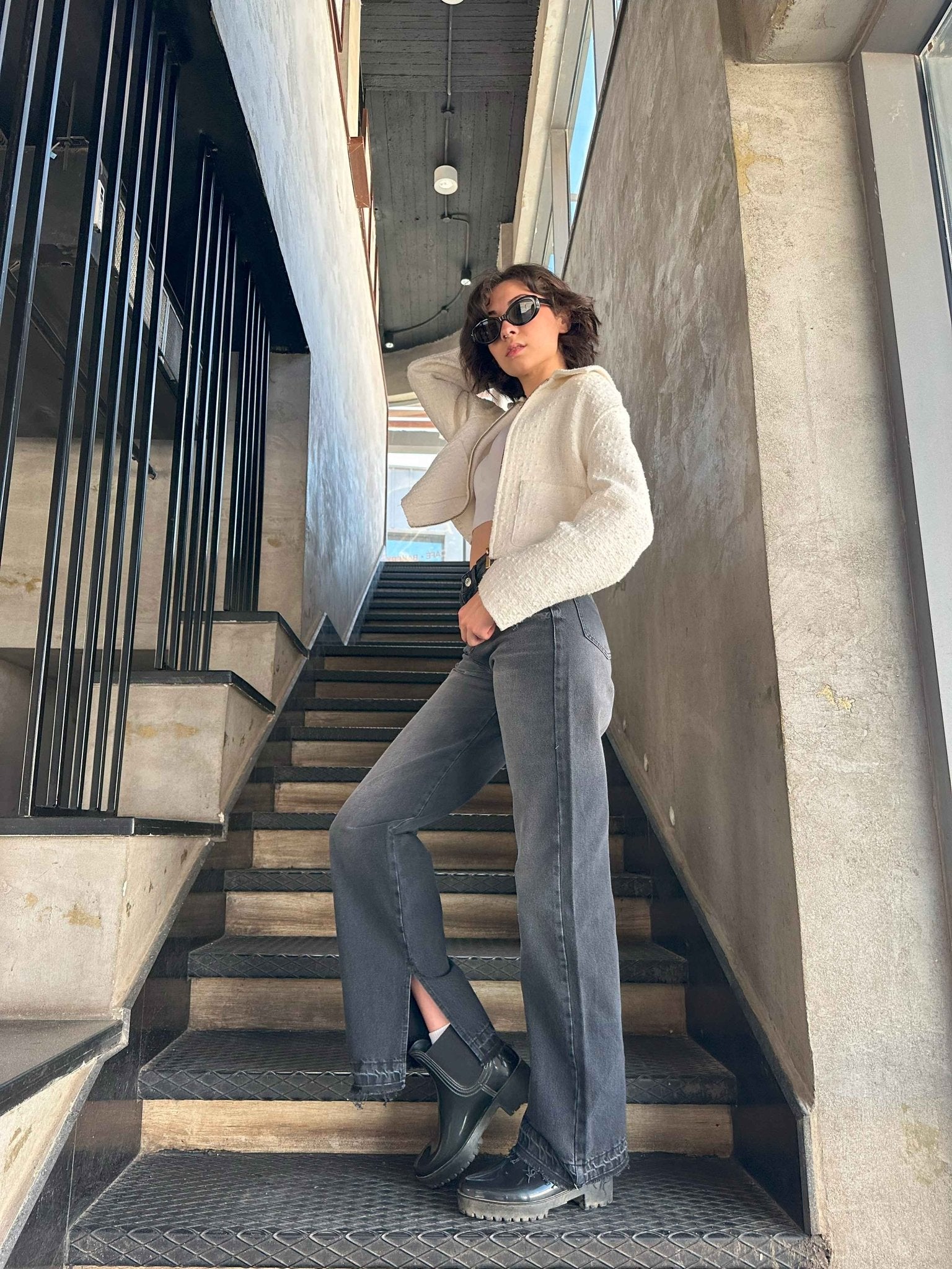 Straight Leg - Charcoal Black Split Hem Jeans. Straight-Leg CIZARO - Cizaro Jeans