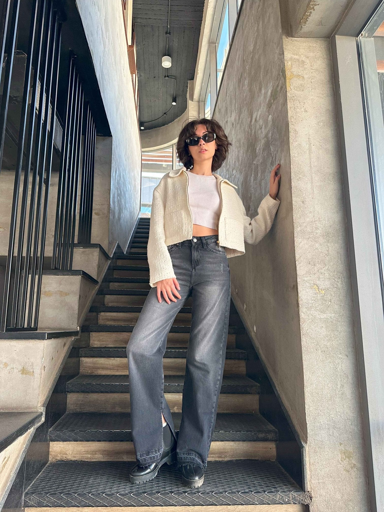 Straight Leg - Charcoal Black Split Hem Jeans. Straight-Leg CIZARO - Cizaro Jeans