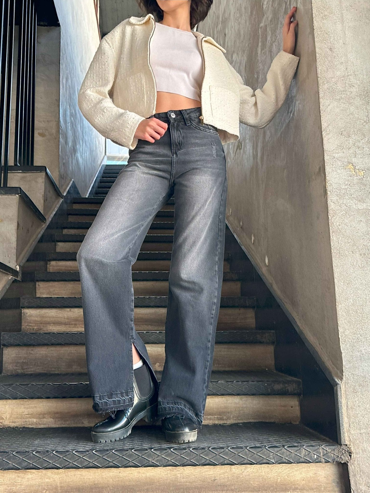 Straight Leg - Charcoal Black Split Hem Jeans. Straight-Leg CIZARO - Cizaro Jeans