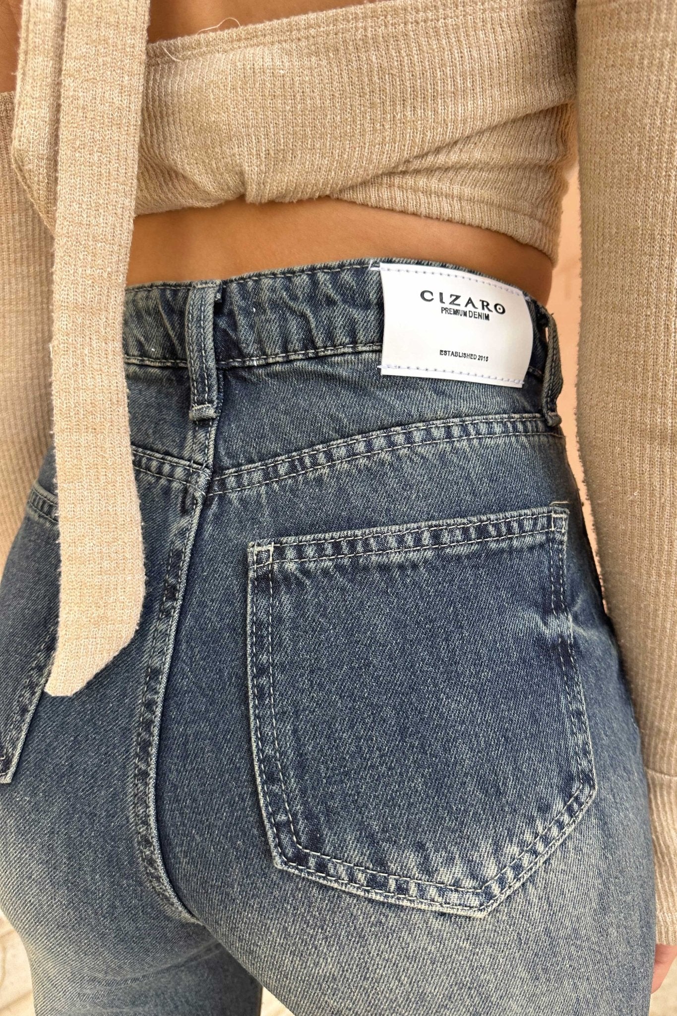 Straight-Leg - High-Waist Dark Dirty Vintage Wash Raw Hem Jeans Straight Jeans CIZARO - Cizaro Jeans