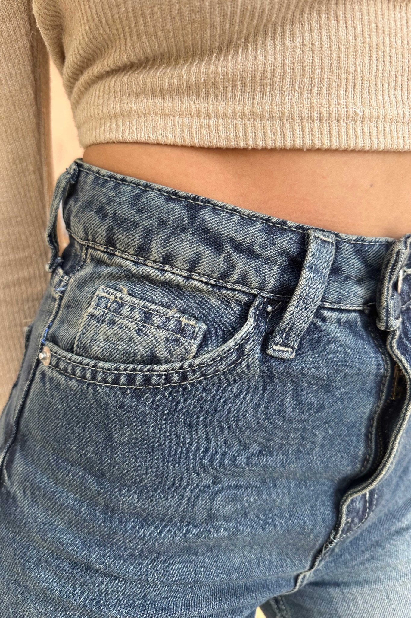 Straight-Leg - High-Waist Dark Dirty Vintage Wash Raw Hem Jeans Straight Jeans CIZARO - Cizaro Jeans
