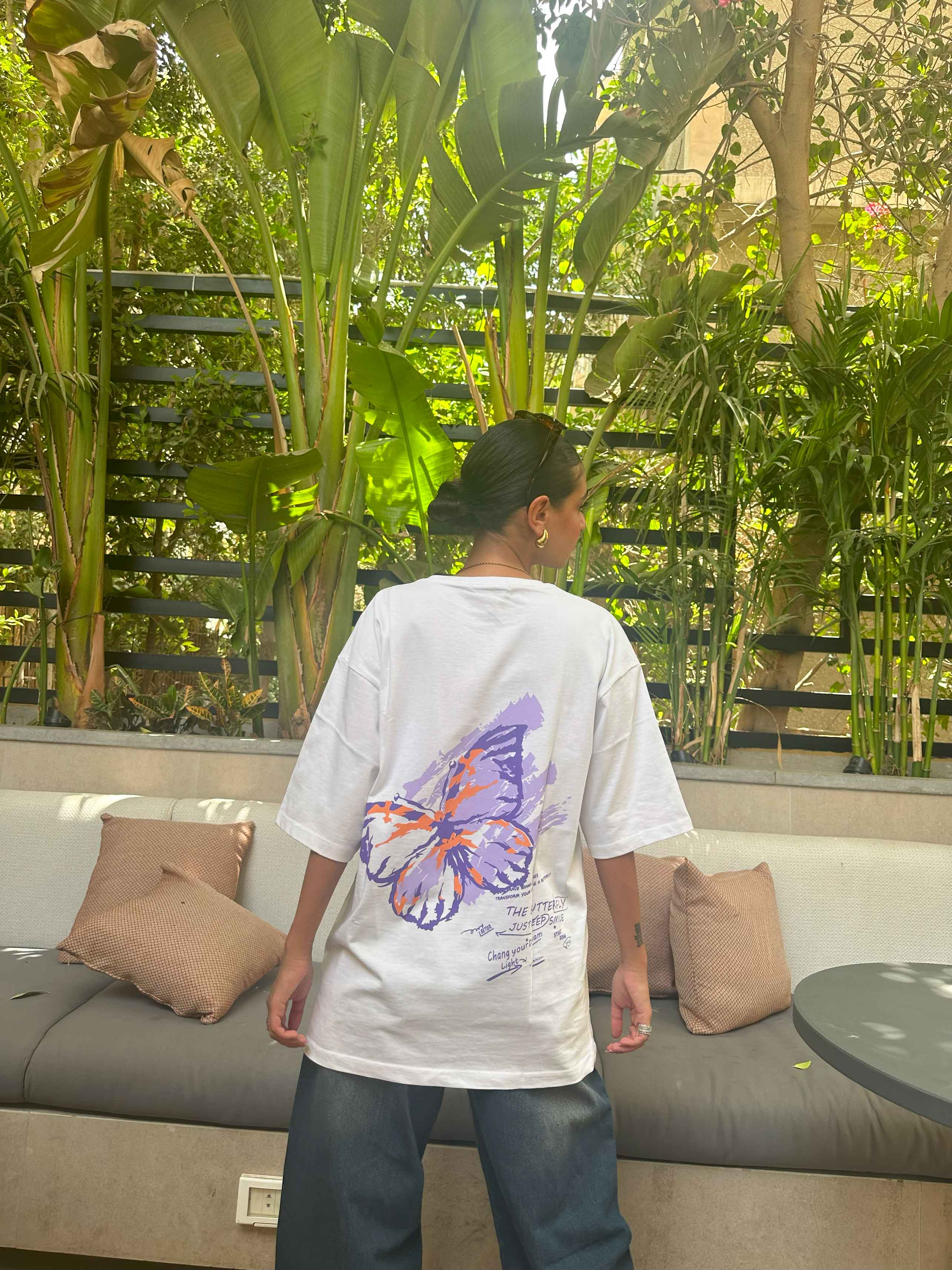 White Oversized Tee. New Line CIZARO - Cizaro Jeans