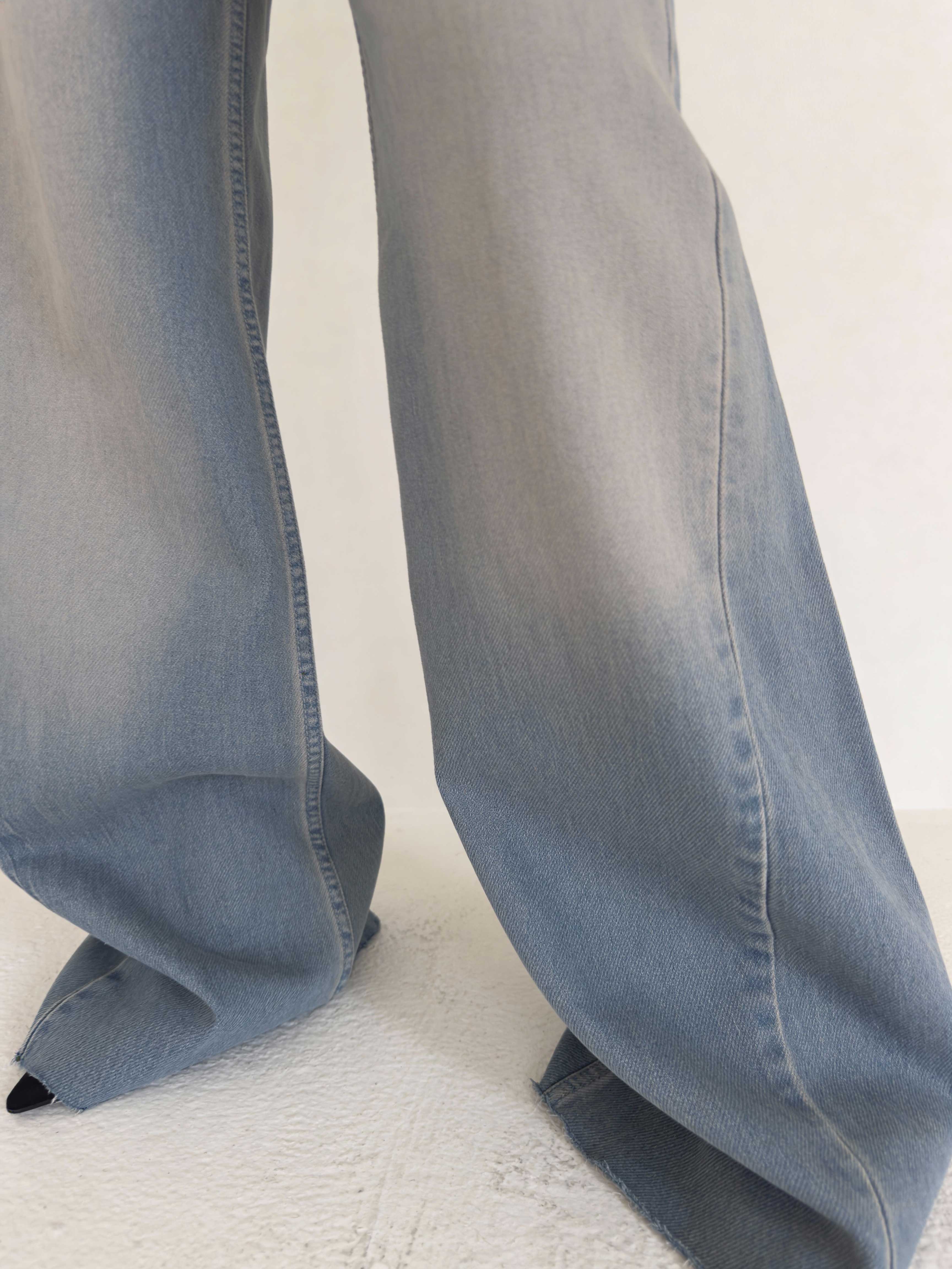 Super Baggy – High-Waist Light Vintage Blue Raw Hem Jeans Super Baggy CIZARO - Cizaro Jeans