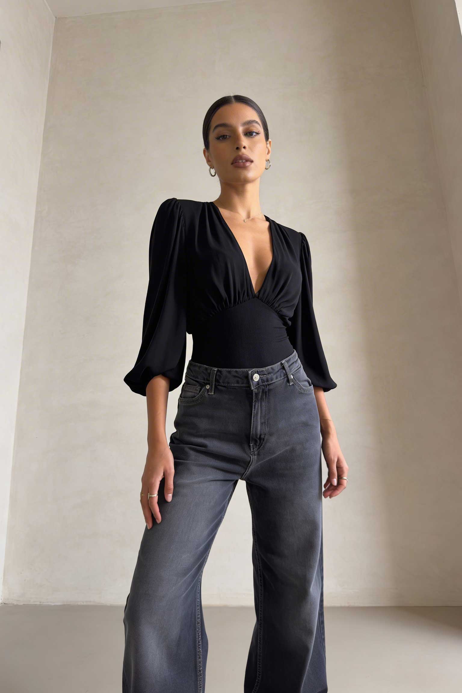 Wide-Leg – High-Waist Washed Black Jeans