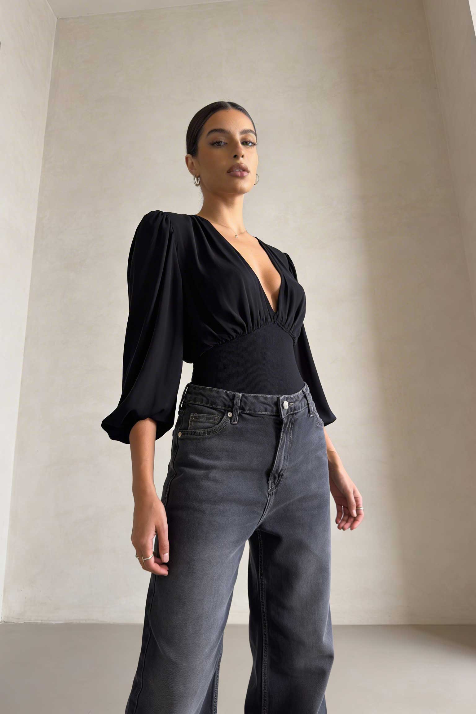 Wide-Leg – High-Waist Washed Black Jeans