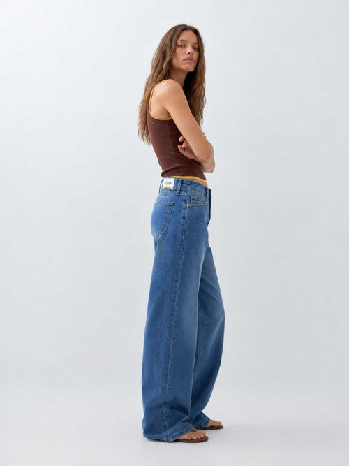 Ultra Baggy – High-Waist Light Vintage Blue Jeans