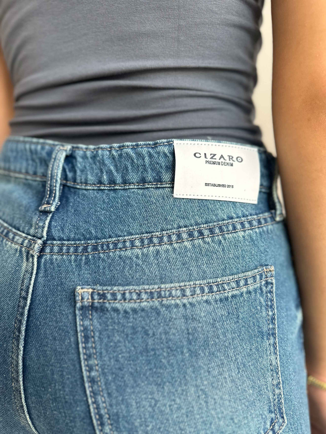 Straight Leg - Mid Vintage Blue High-Waisted Jeans. Straight Leg CIZARO    - Cizaro Jeans