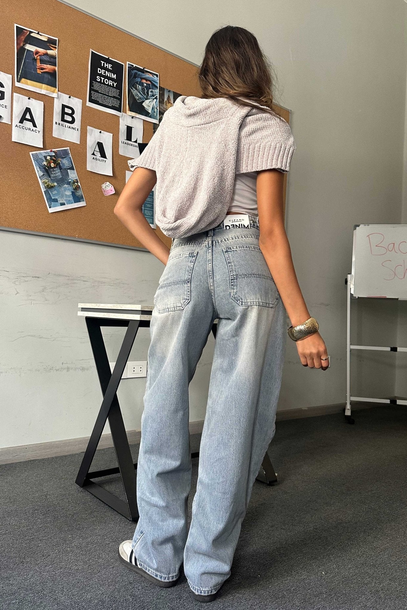 Barrel - Mid Rise Flex Waist Iced Acid Vintage Blue Jeans