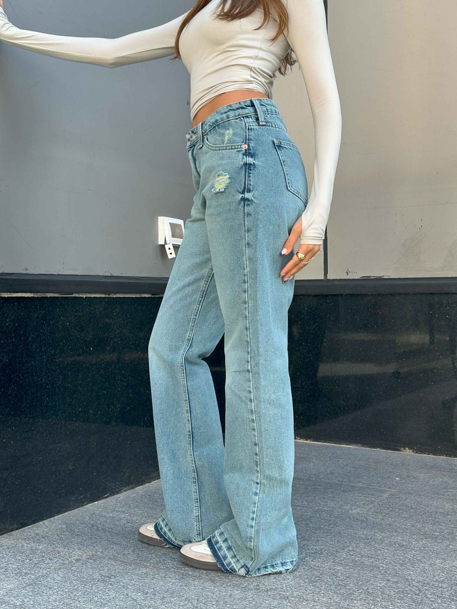 Straight Flared Leg - Low Waist Light Vintage Blue Jeans. Straight Leg CIZARO - Cizaro Jeans