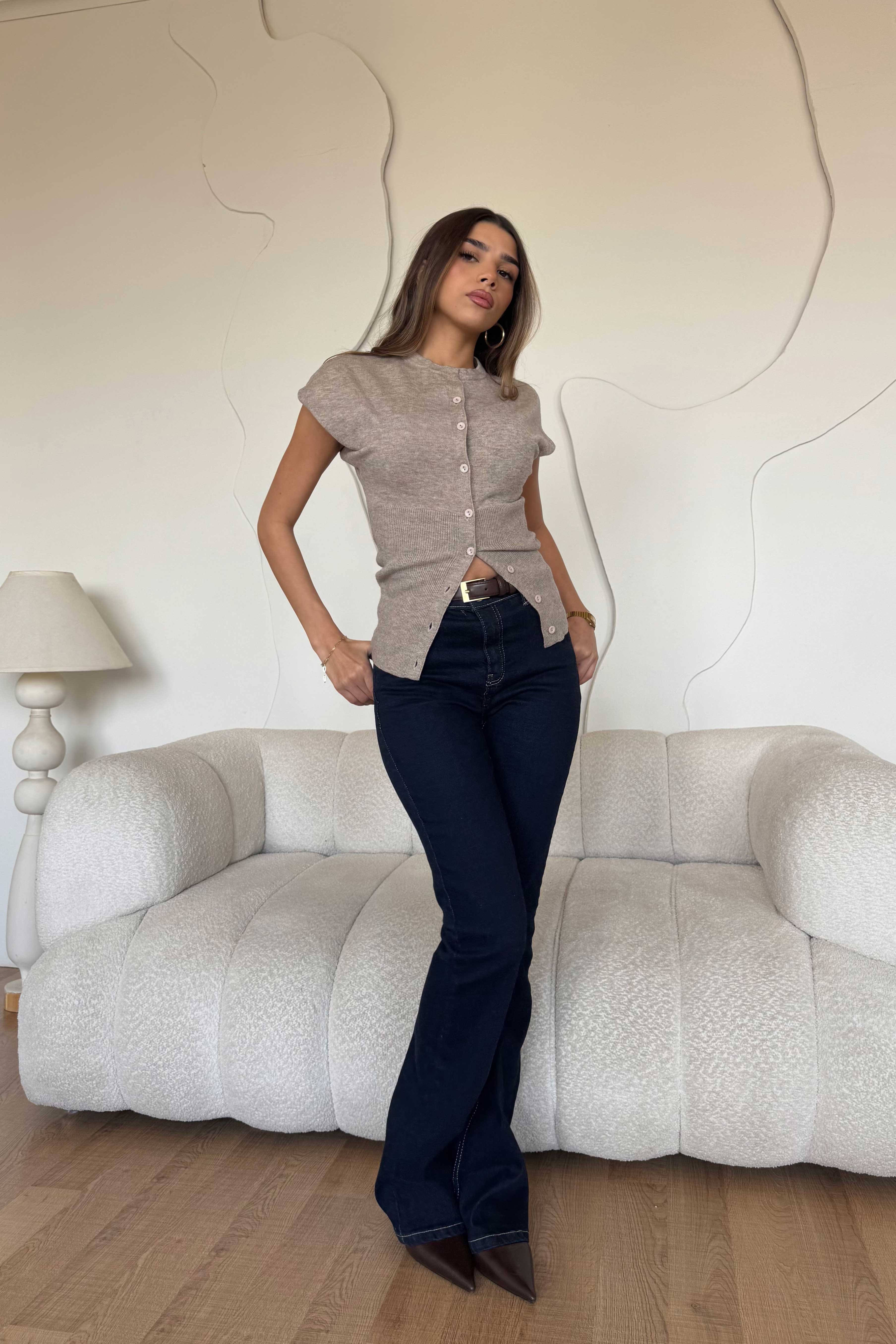 Flare – Mid-Rise Raw Denim Jeans