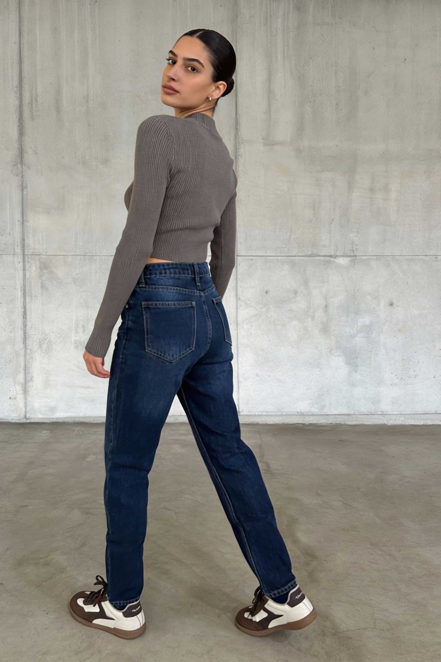 Mom Fit – High-Waist Navy Blue Jeans