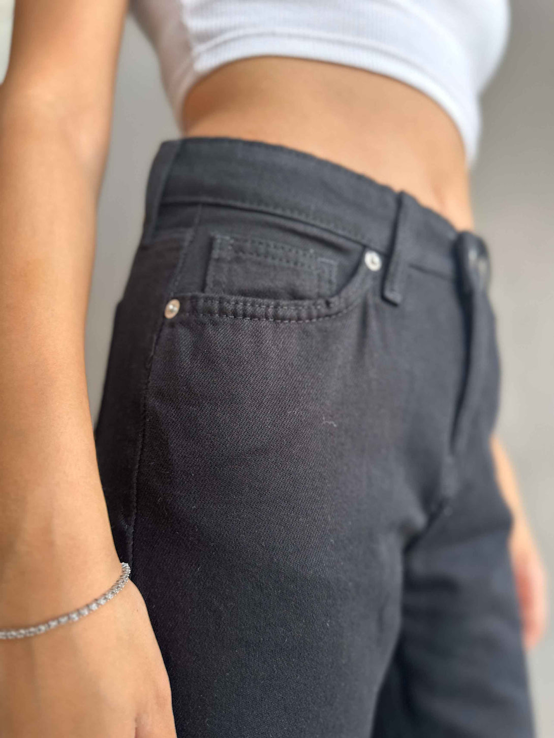 Mom-Fit - High-Waist Black. Mom-Fit CIZARO    - Cizaro Jeans