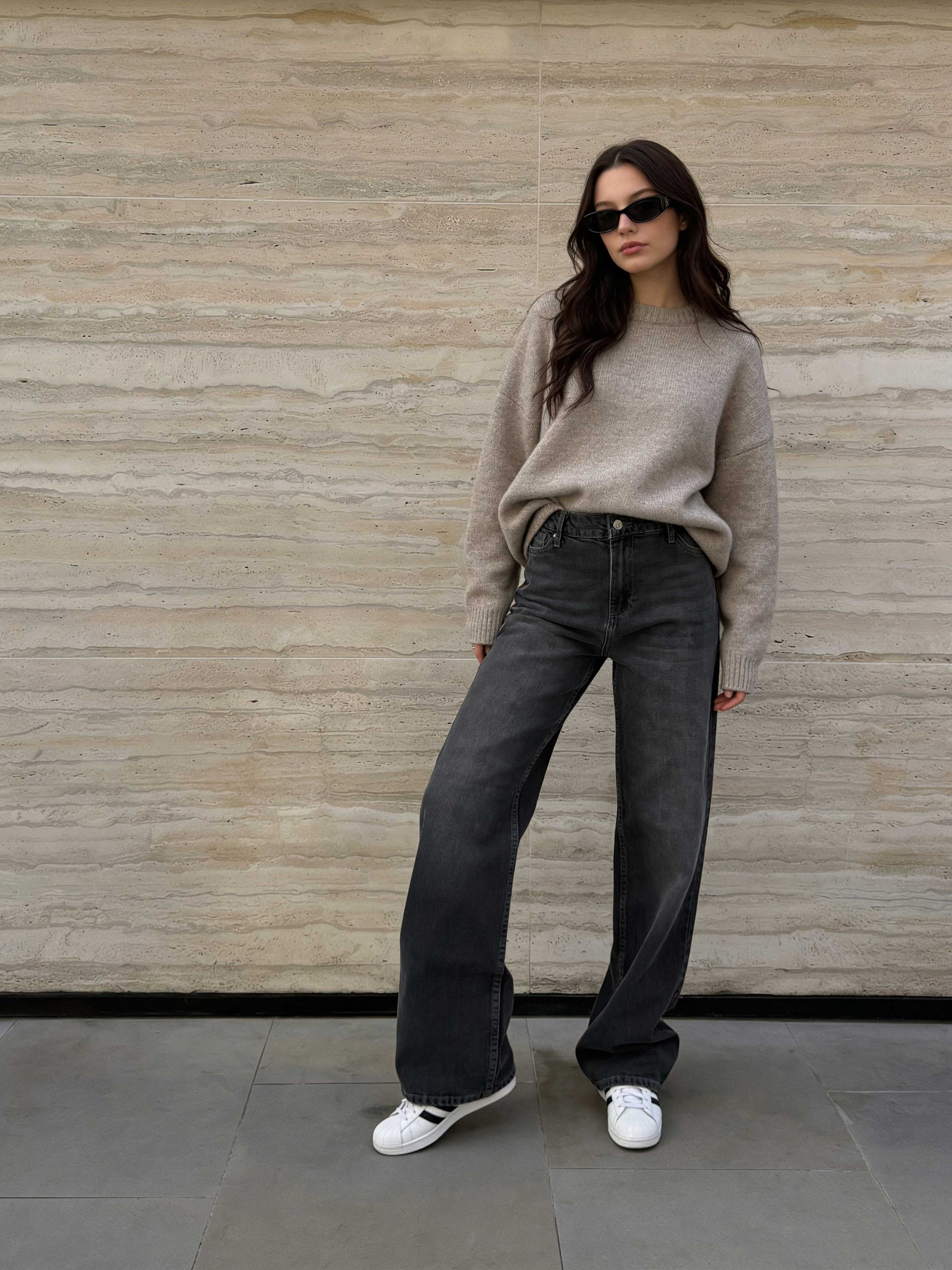 Wide-Leg – High-Waist Washed Black Jeans