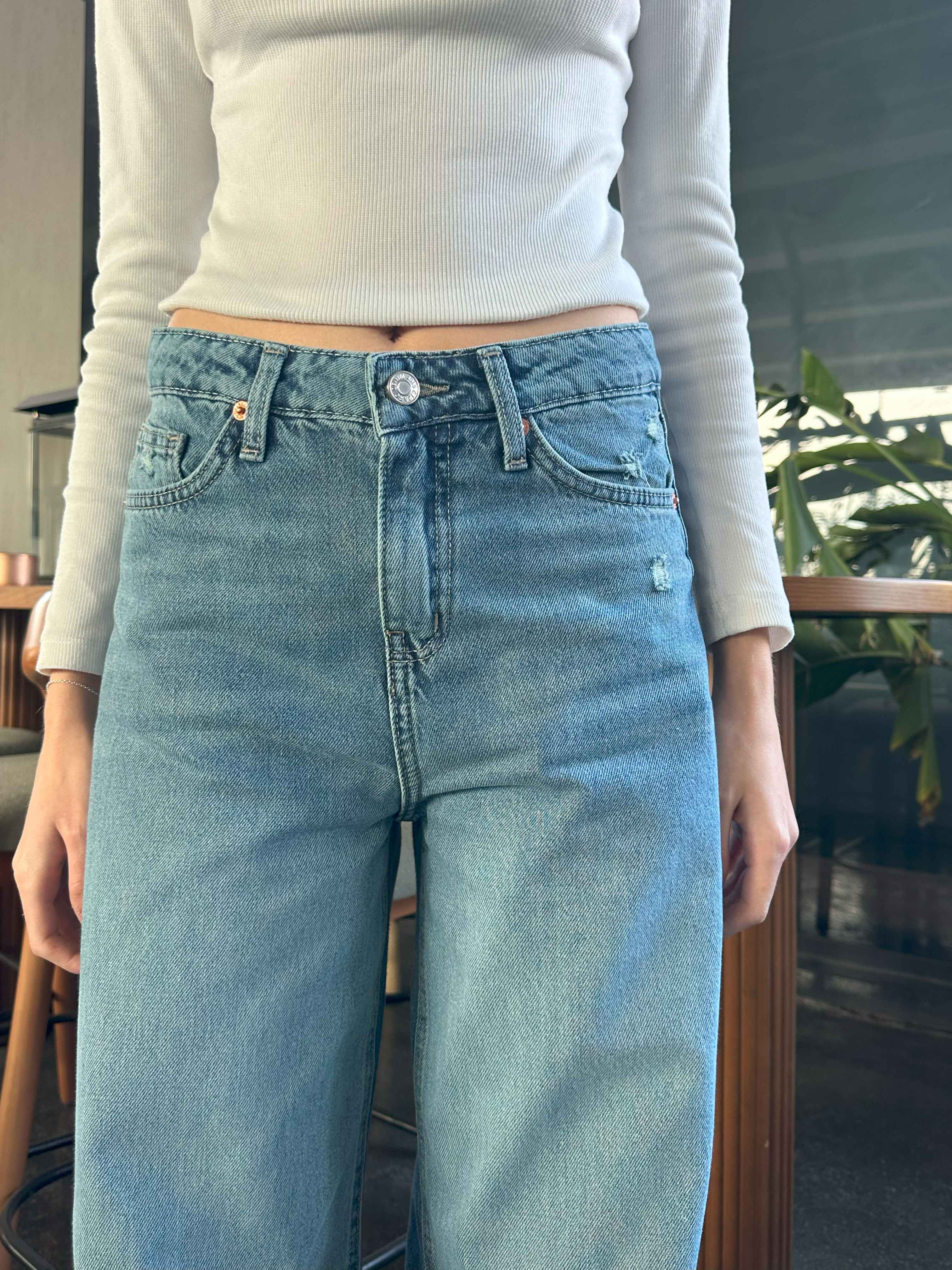 Extreme Wide Leg - Medium Blue Vintage Jeans.