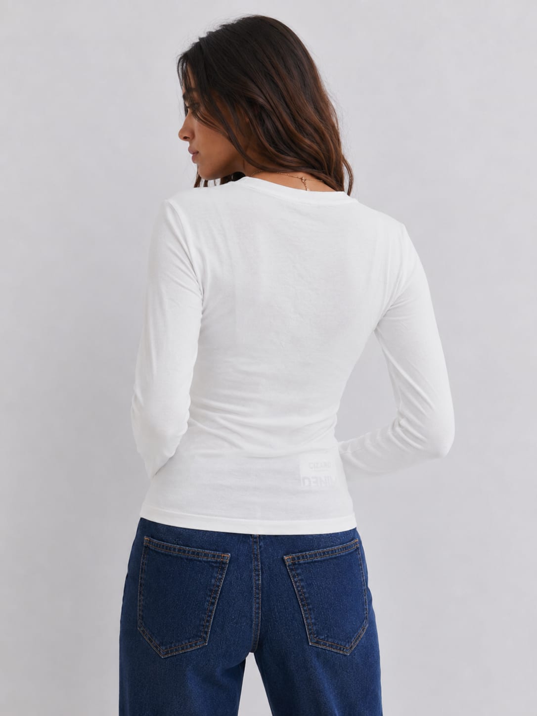 Long sleeve V-Neck Basic Top – White