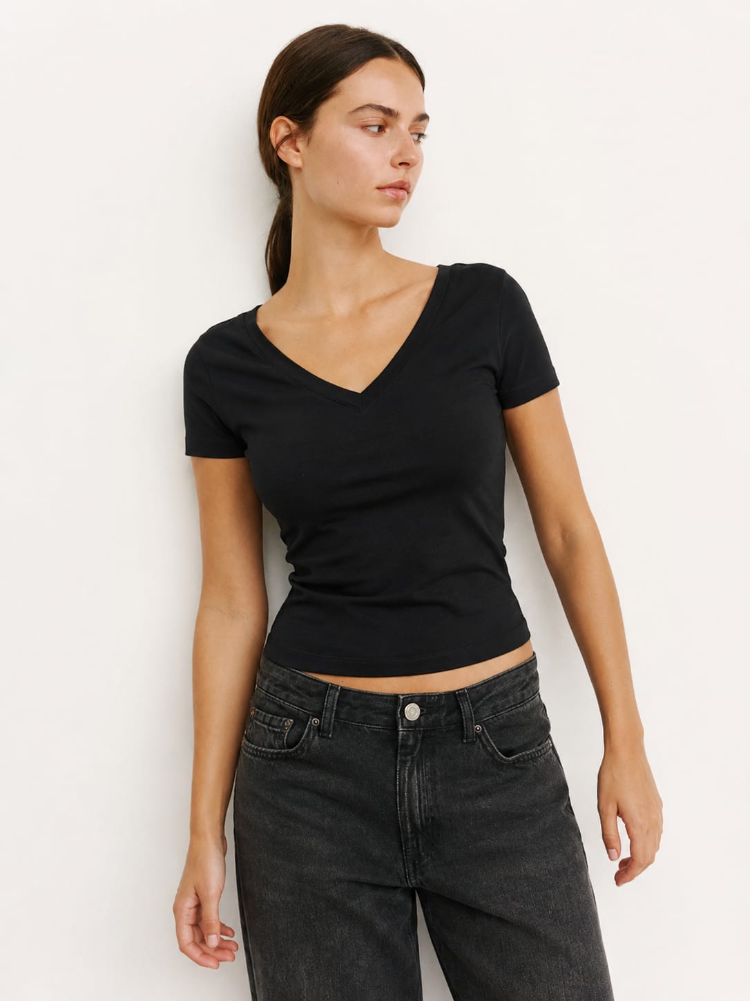 V-Neck Basic Top – Black