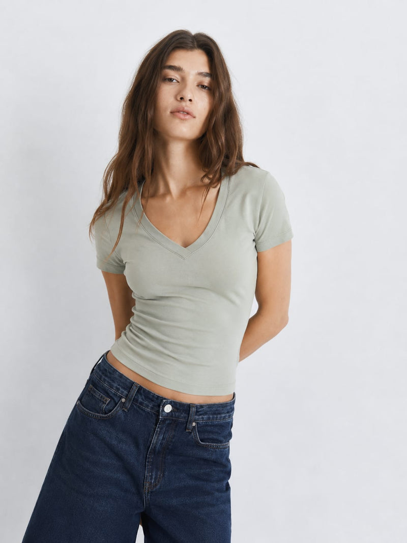 V-Neck Basic Top – Olive Basic Top CIZARO - Cizaro Jeans