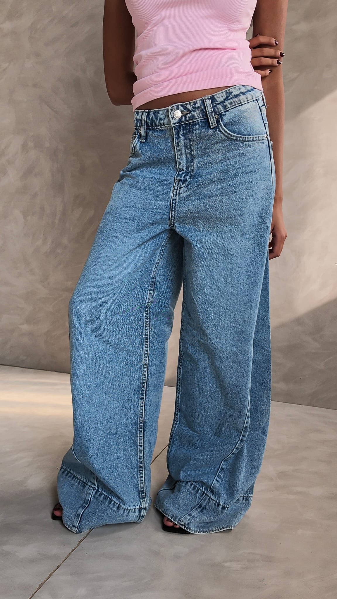 Women's Extreme Wide Leg High-Waist Light Vintage Blue Jeans – Cizaro (view 3)