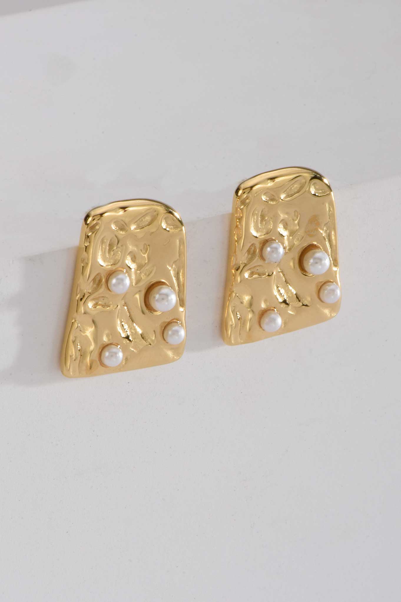 Stainless Steel Earrings | Hammered Gold Pearl-Accent Studs EARRINGS Accessories - Cizaro Jeans