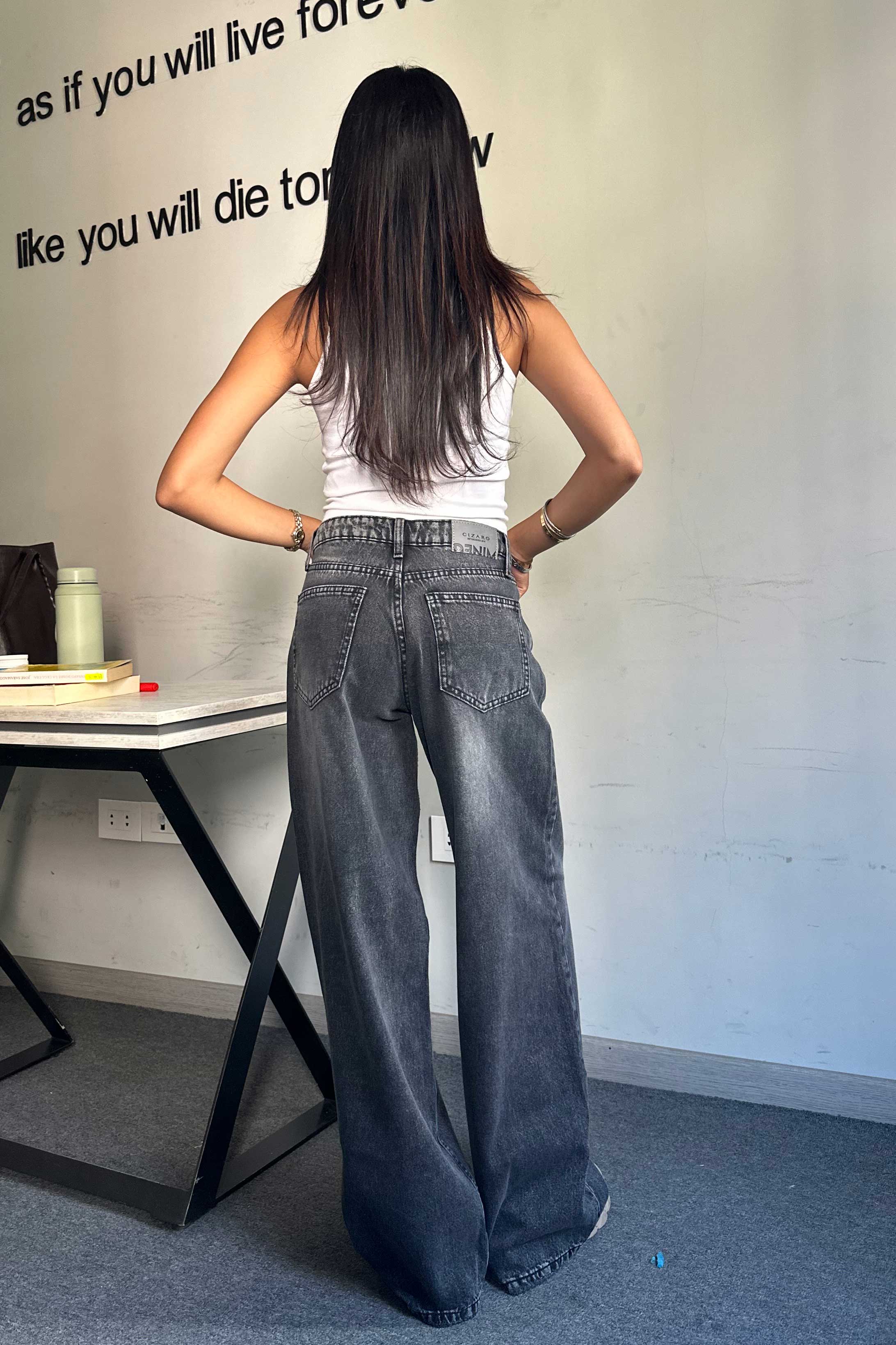 Super Baggy - Mid-Rise Charcoal Jeans