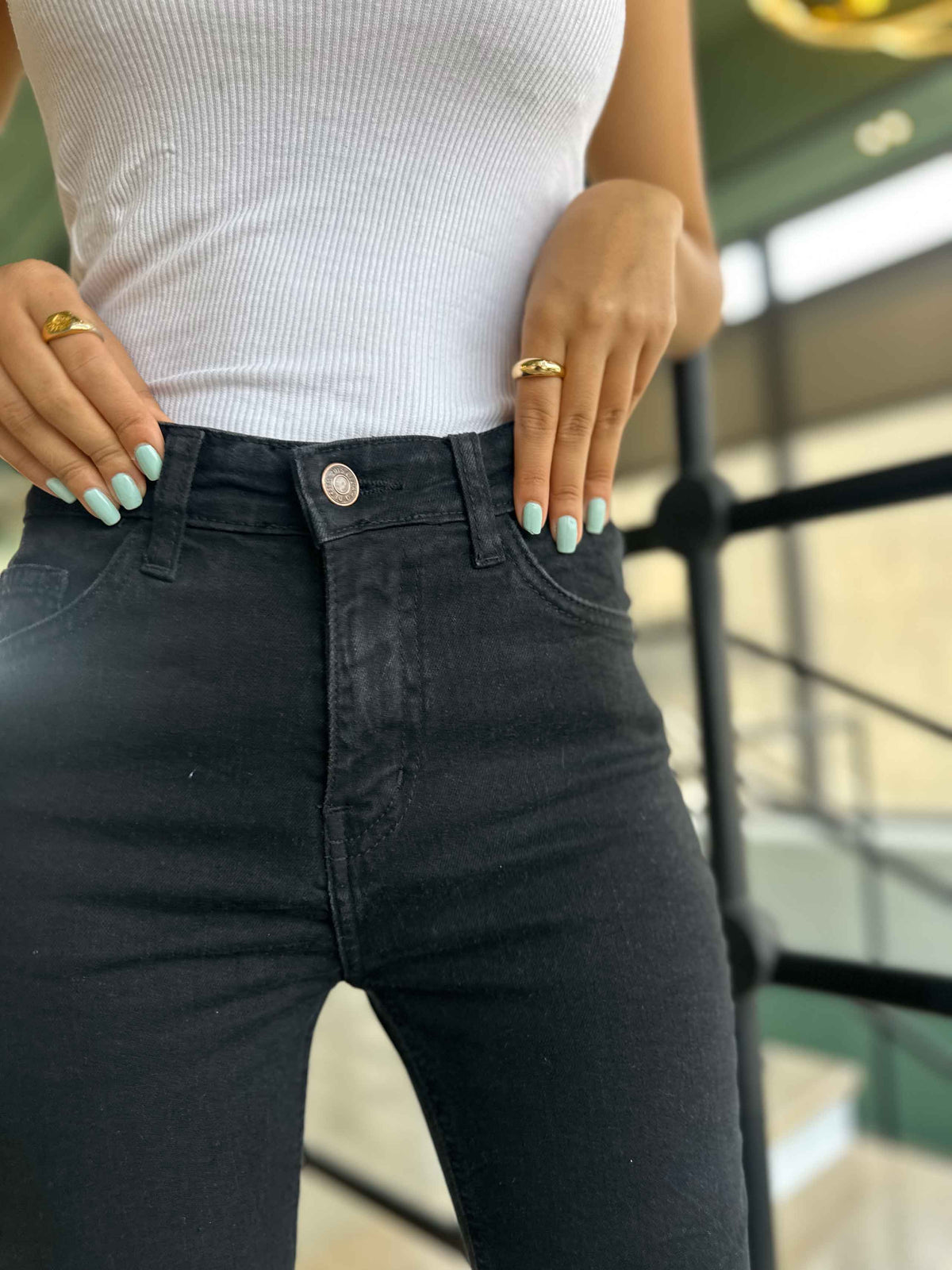Skinny - High-Waist Black Jeans. Mom-Fit BADRSH - Cizaro Jeans