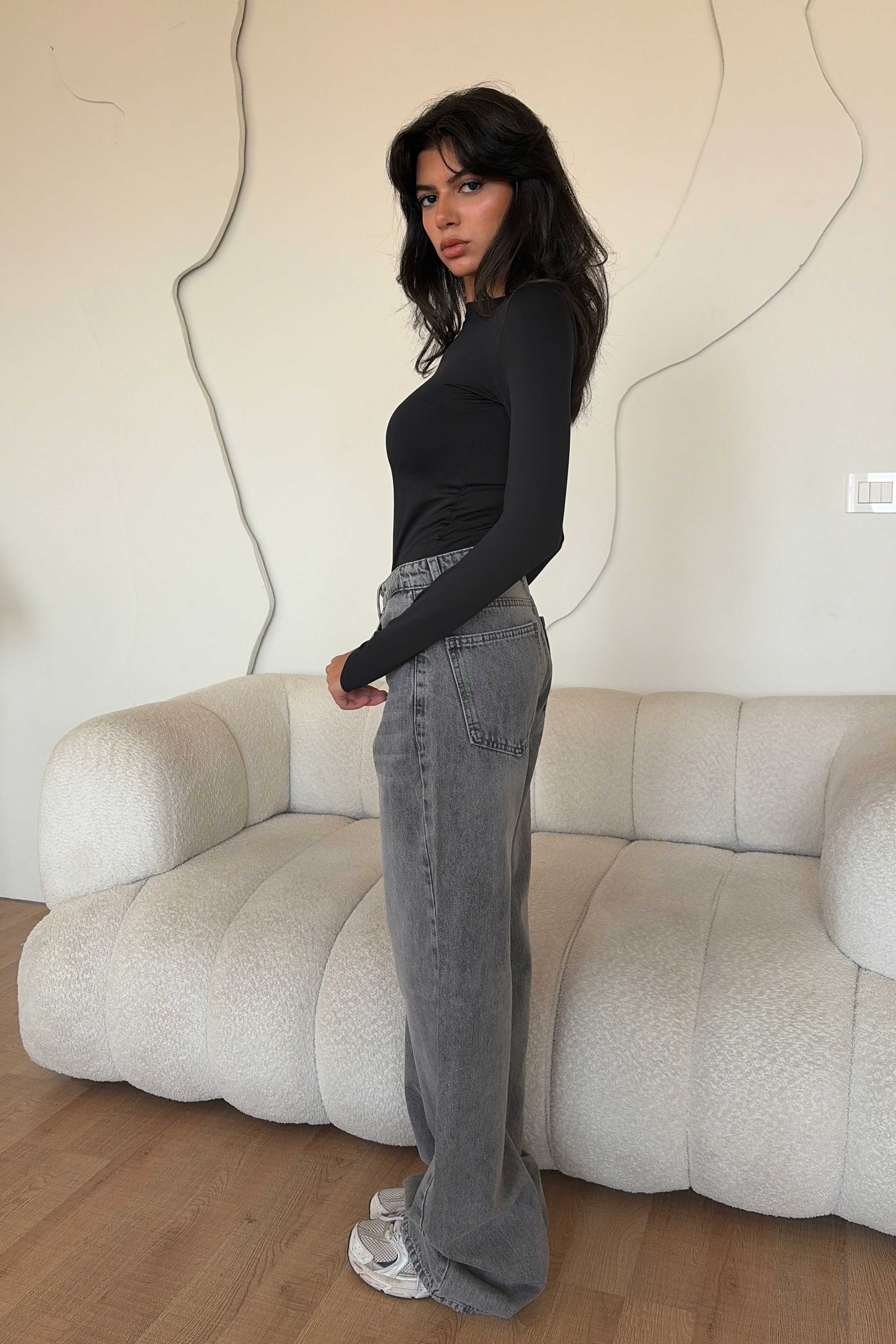 Straight – Mid Rise Mid Grey Washed Jeans