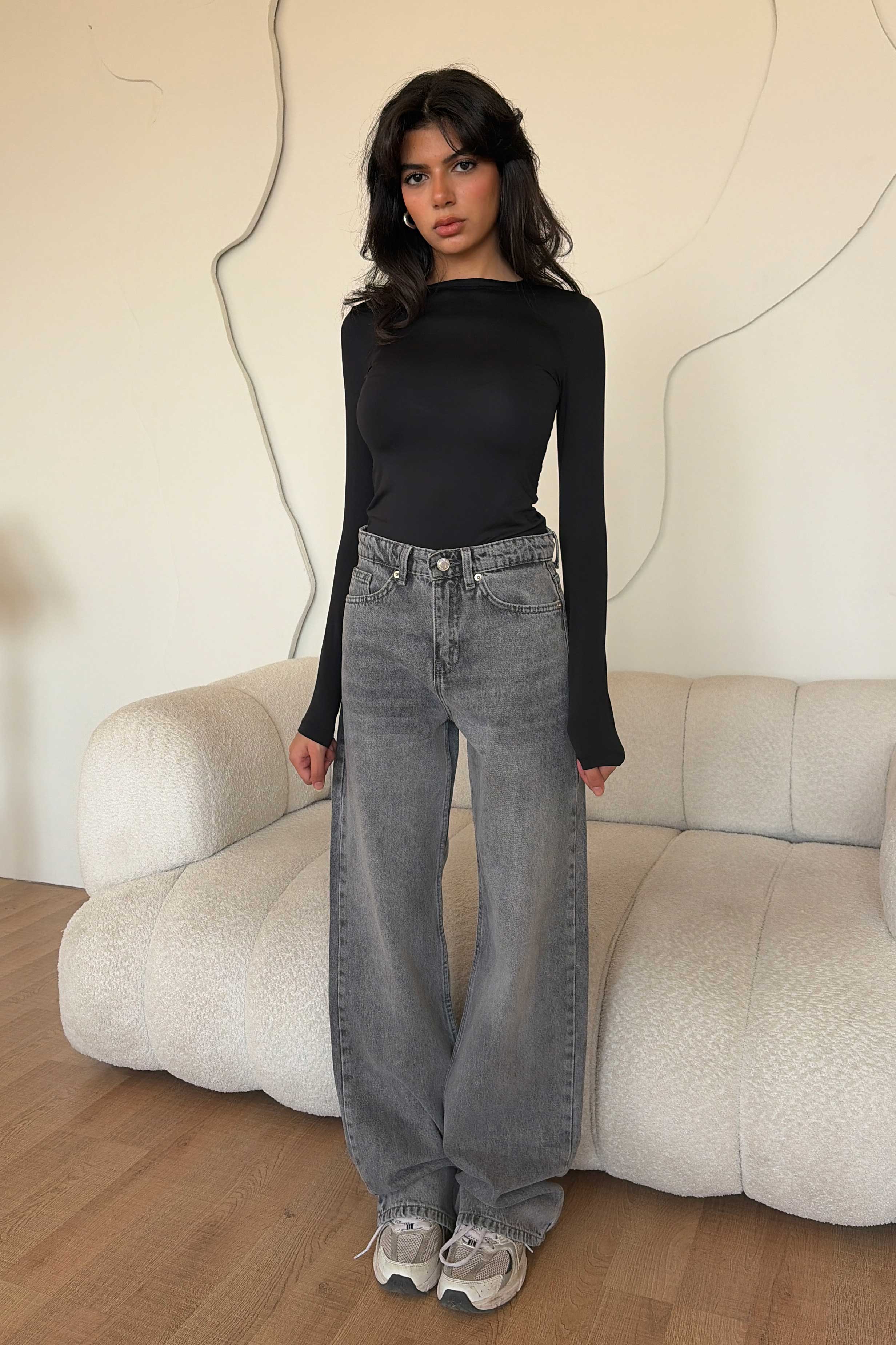 Straight – Mid Rise Mid Grey Washed Jeans